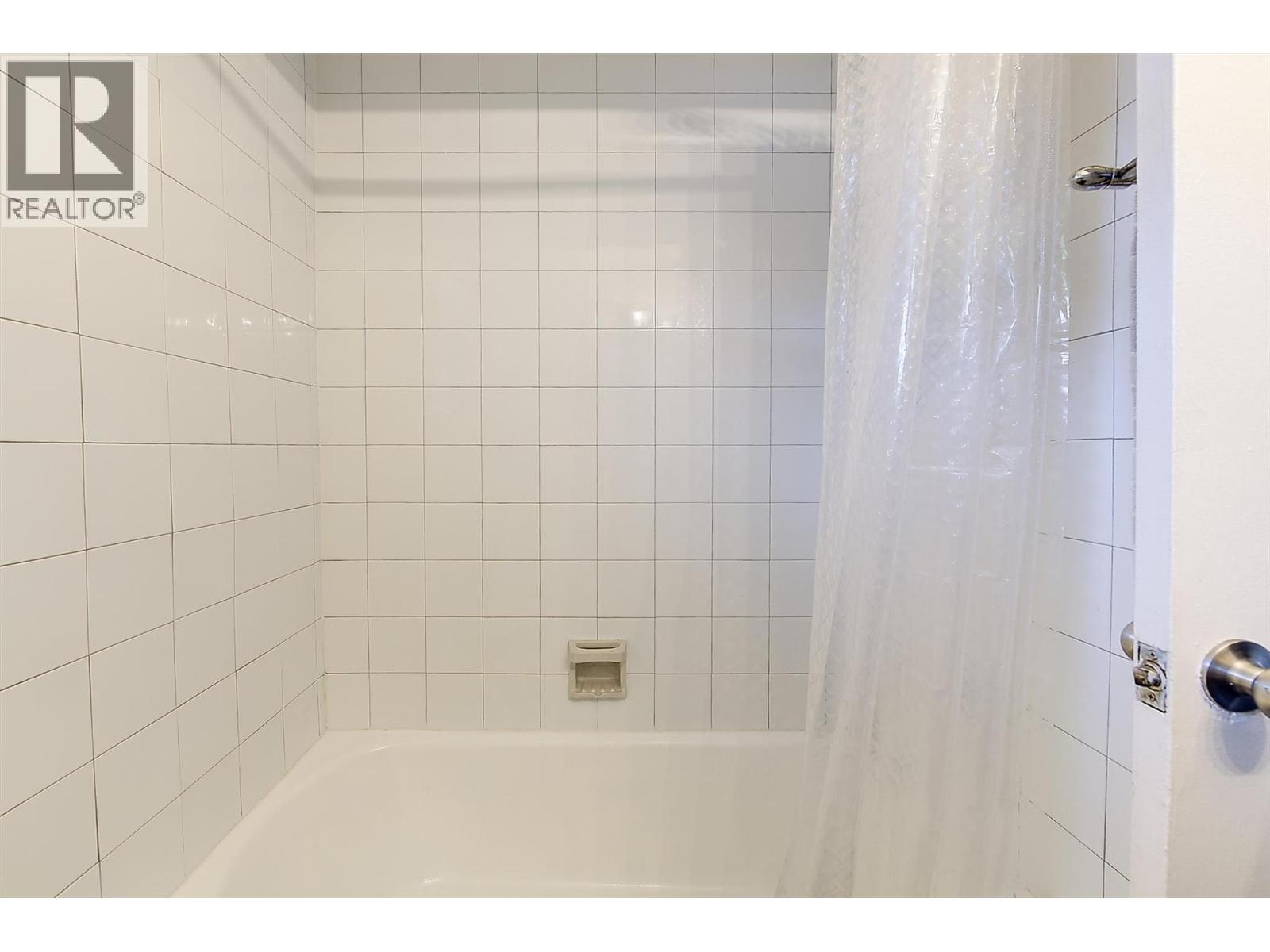 1040 Laurier Avenue - 15