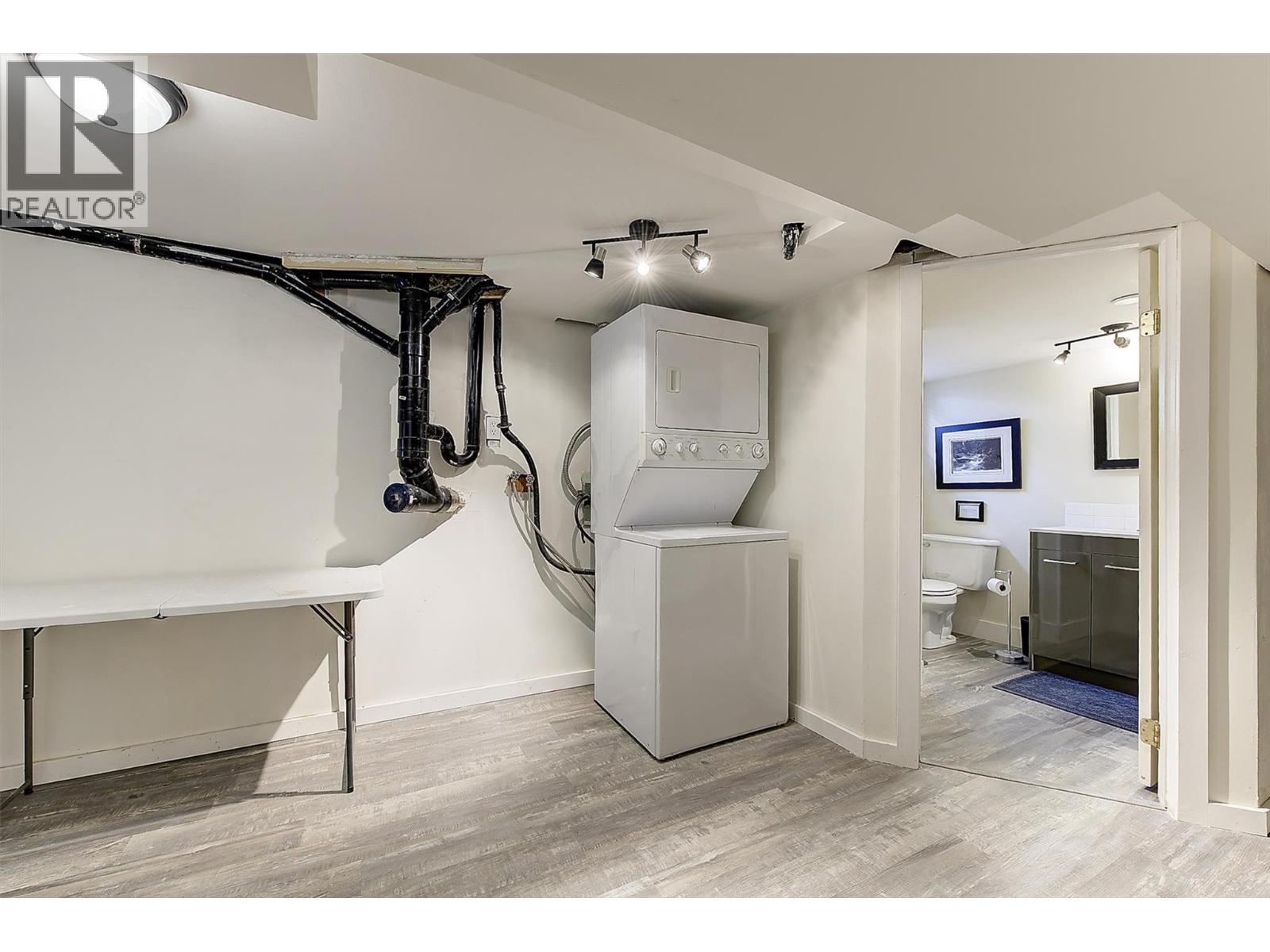1040 Laurier Avenue - 29
