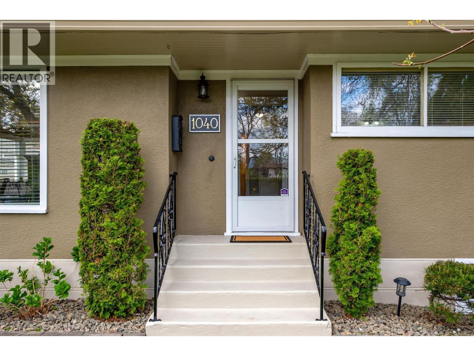 1040 Laurier Avenue - 4