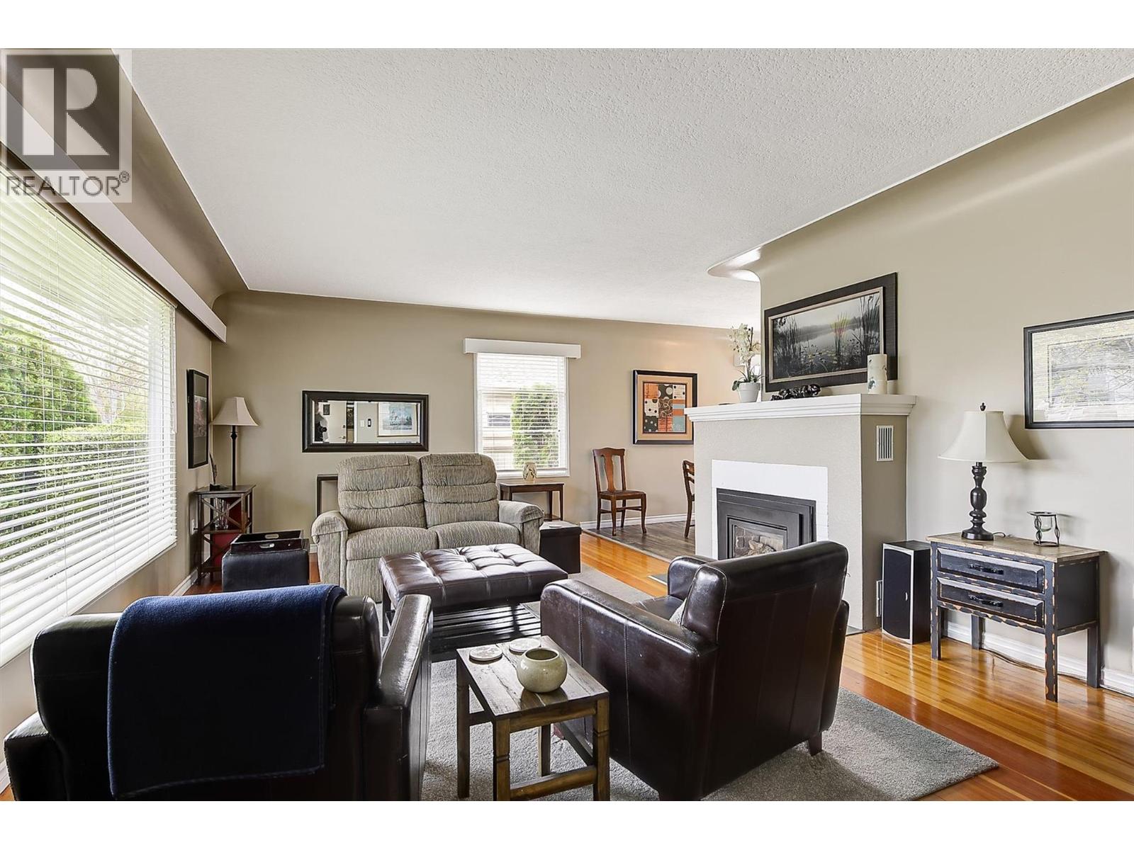 1040 Laurier Avenue - 6