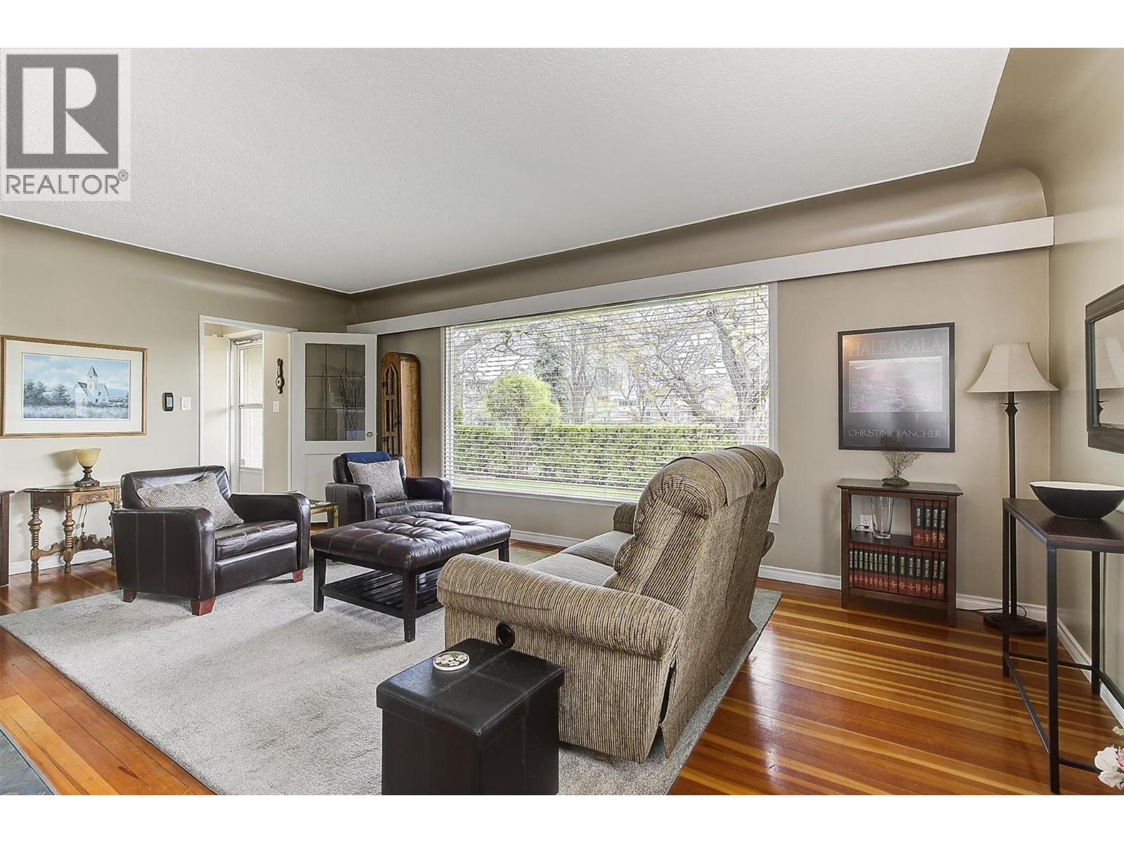 1040 Laurier Avenue - 7