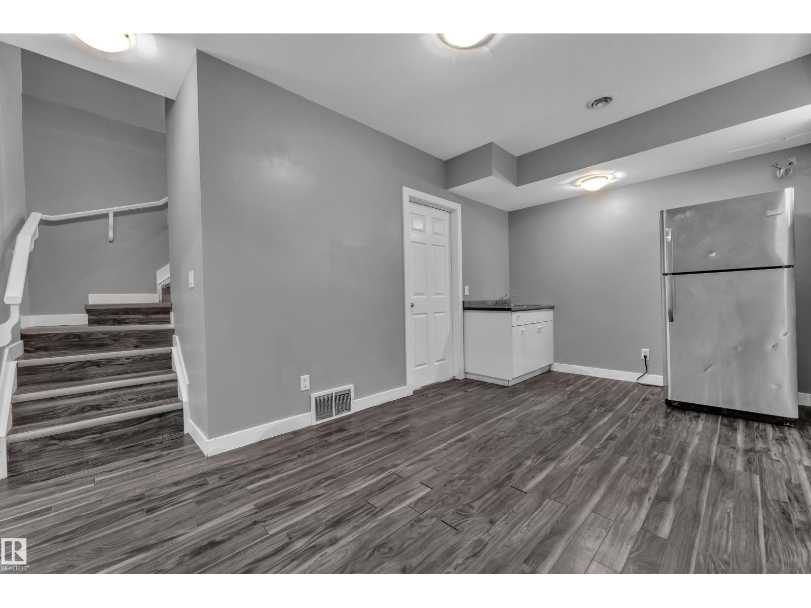 12221 117 AV NW - Image 25