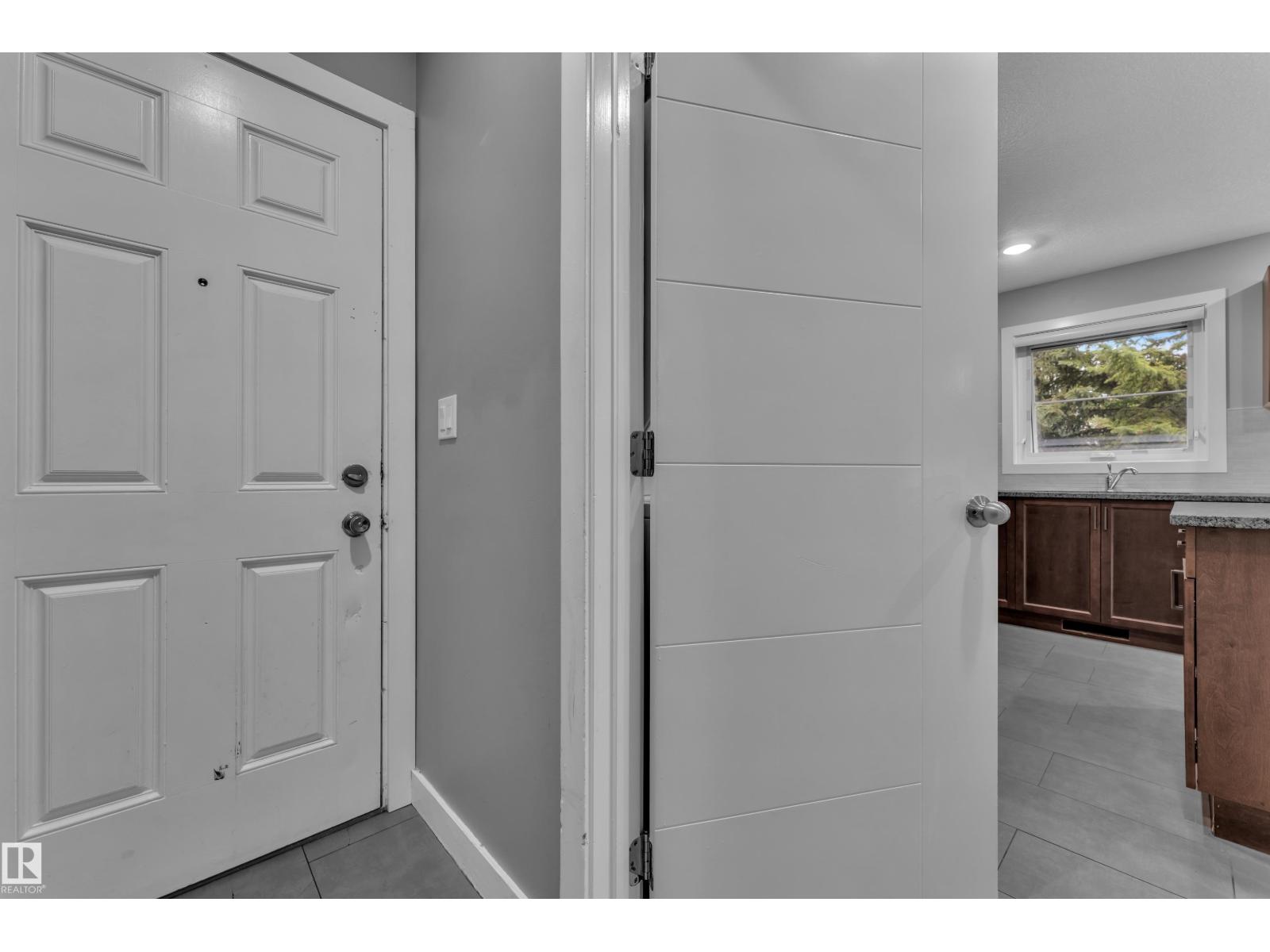12221 117 AV NW - 30