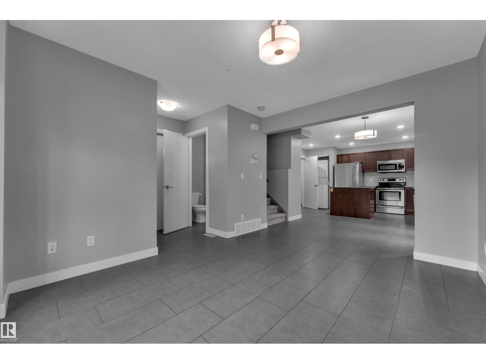 12221 117 AV NW - Image 4
