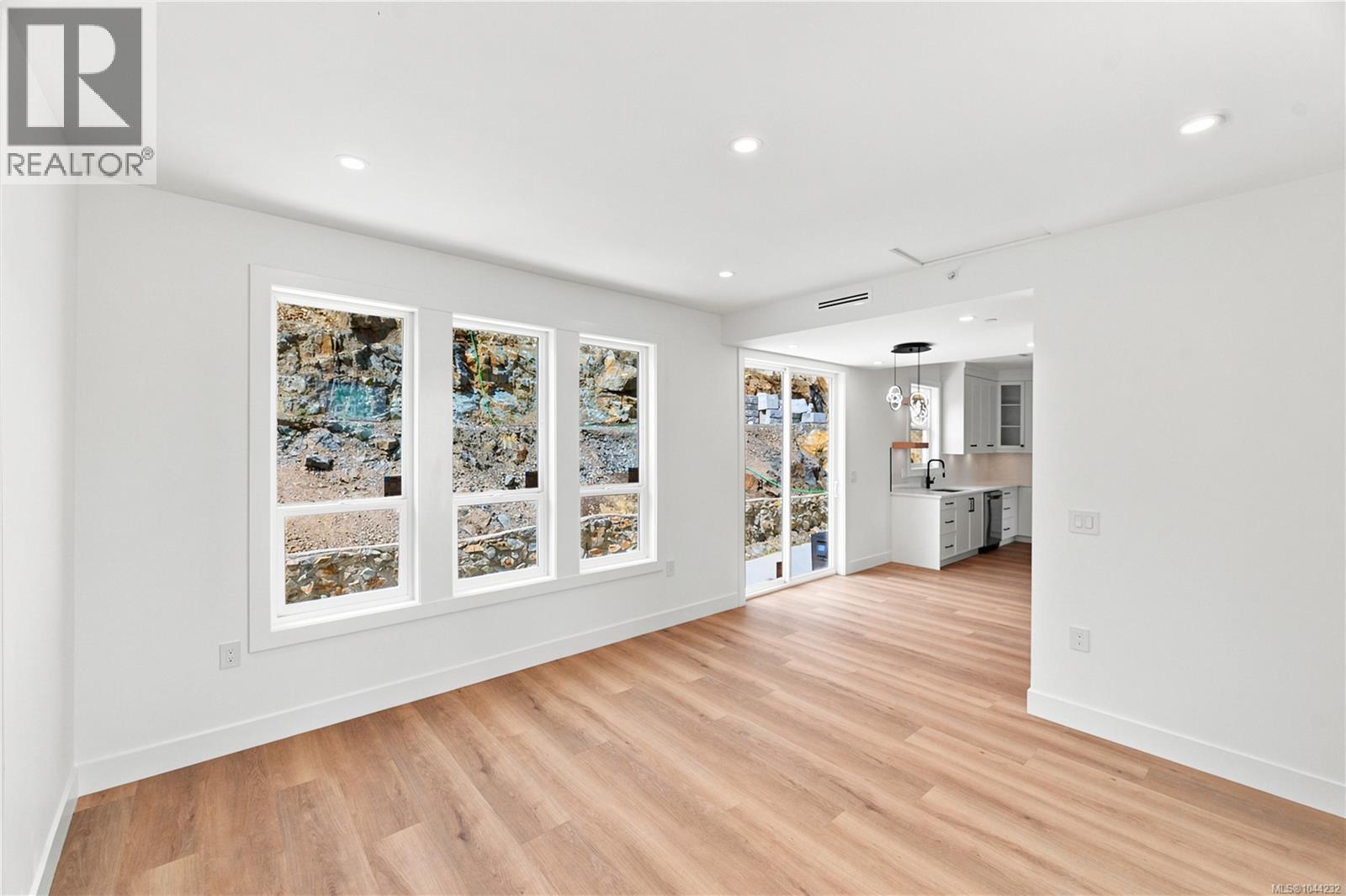 840 BLACKBIRD Pl - Image 32