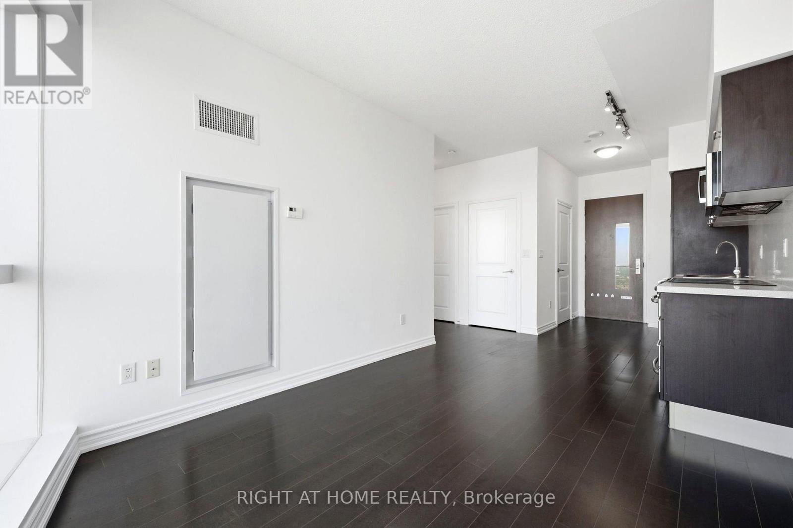#5614 386 YONGE STREET - 5