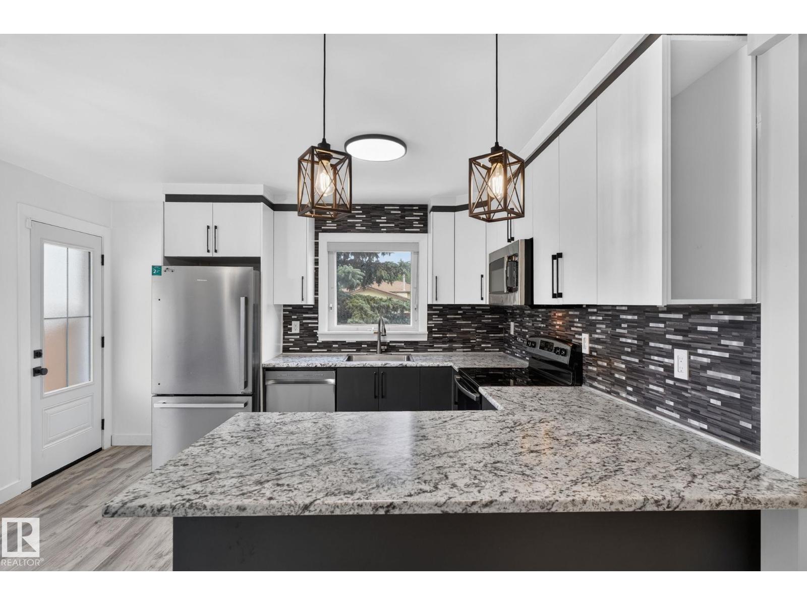 9530 174 AV NW - 19
