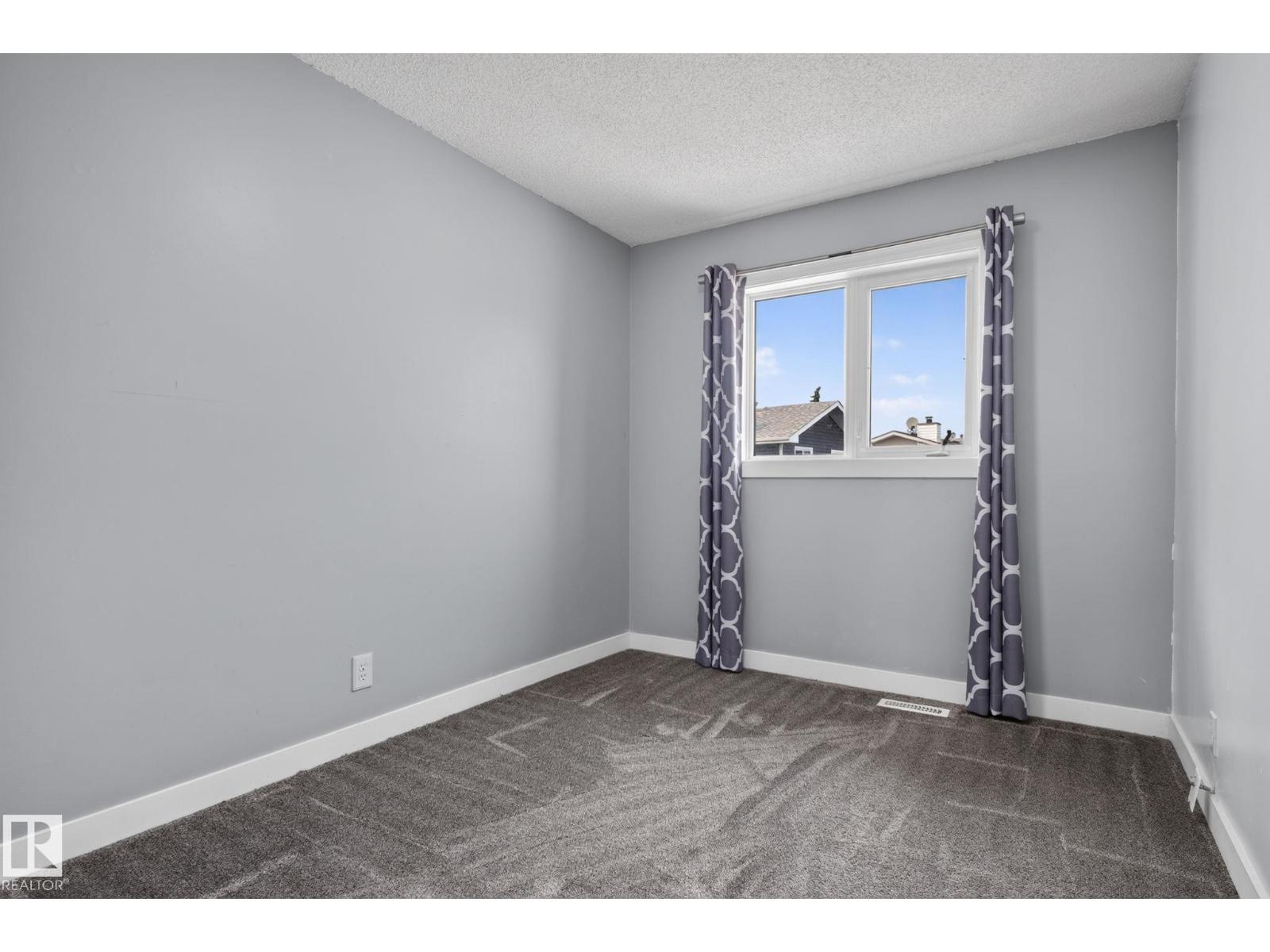 9530 174 AV NW - 25