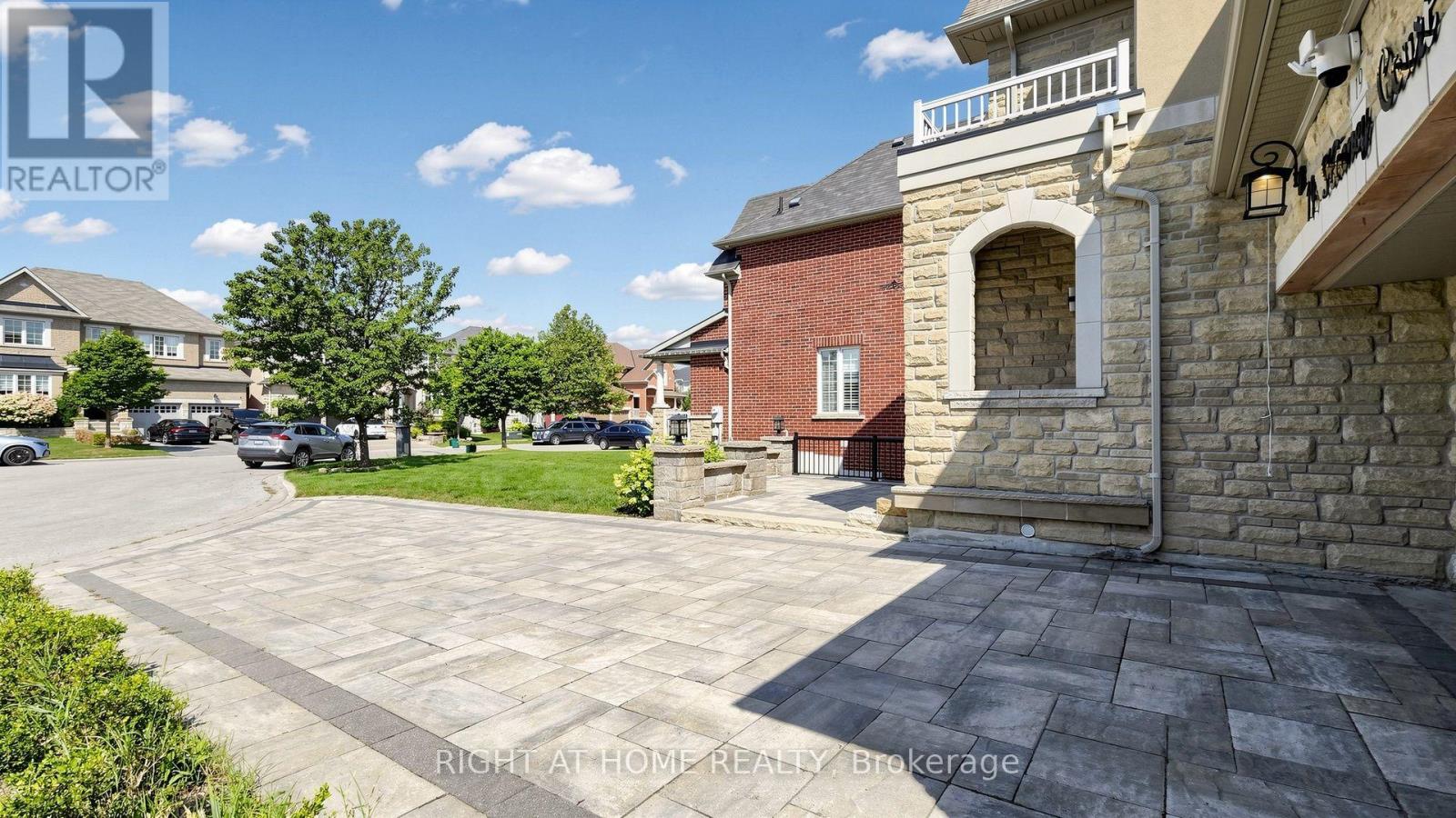 19 HEANEY COURT - 2
