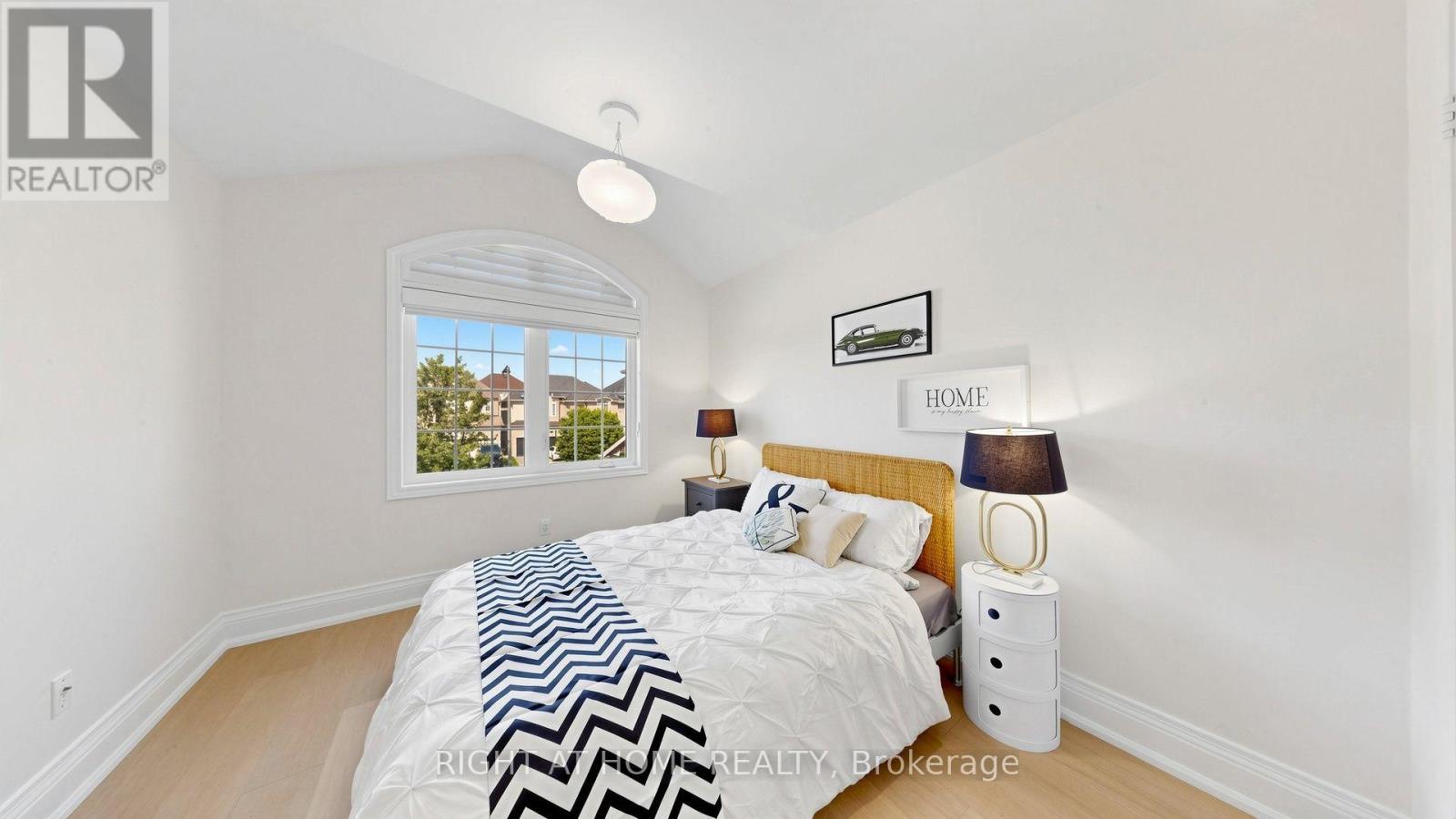 19 HEANEY COURT - 33