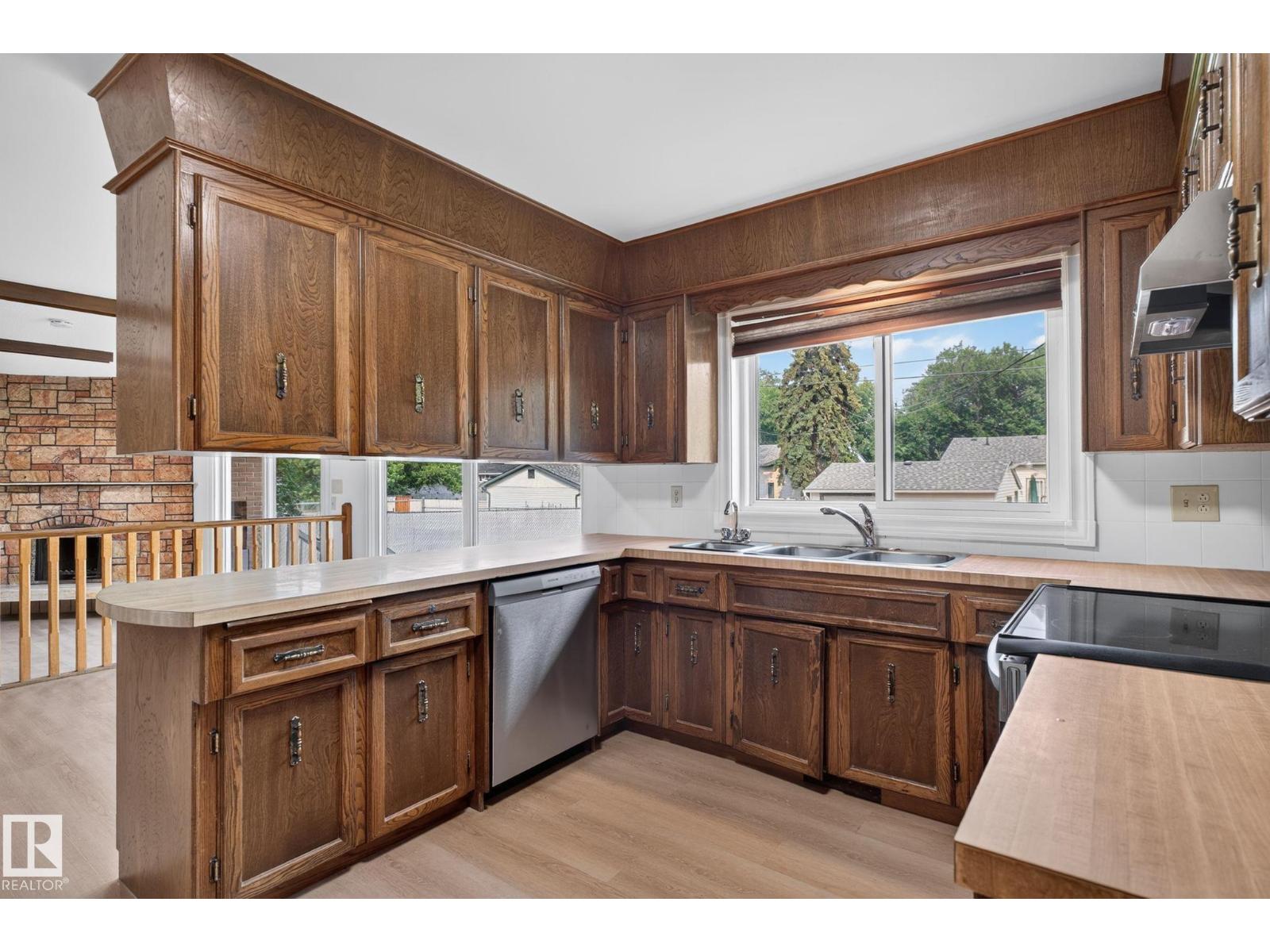 12121 42 ST NW - Image 23