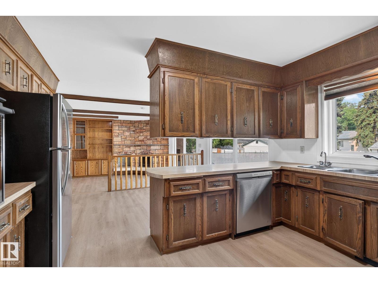 12121 42 ST NW - Image 24