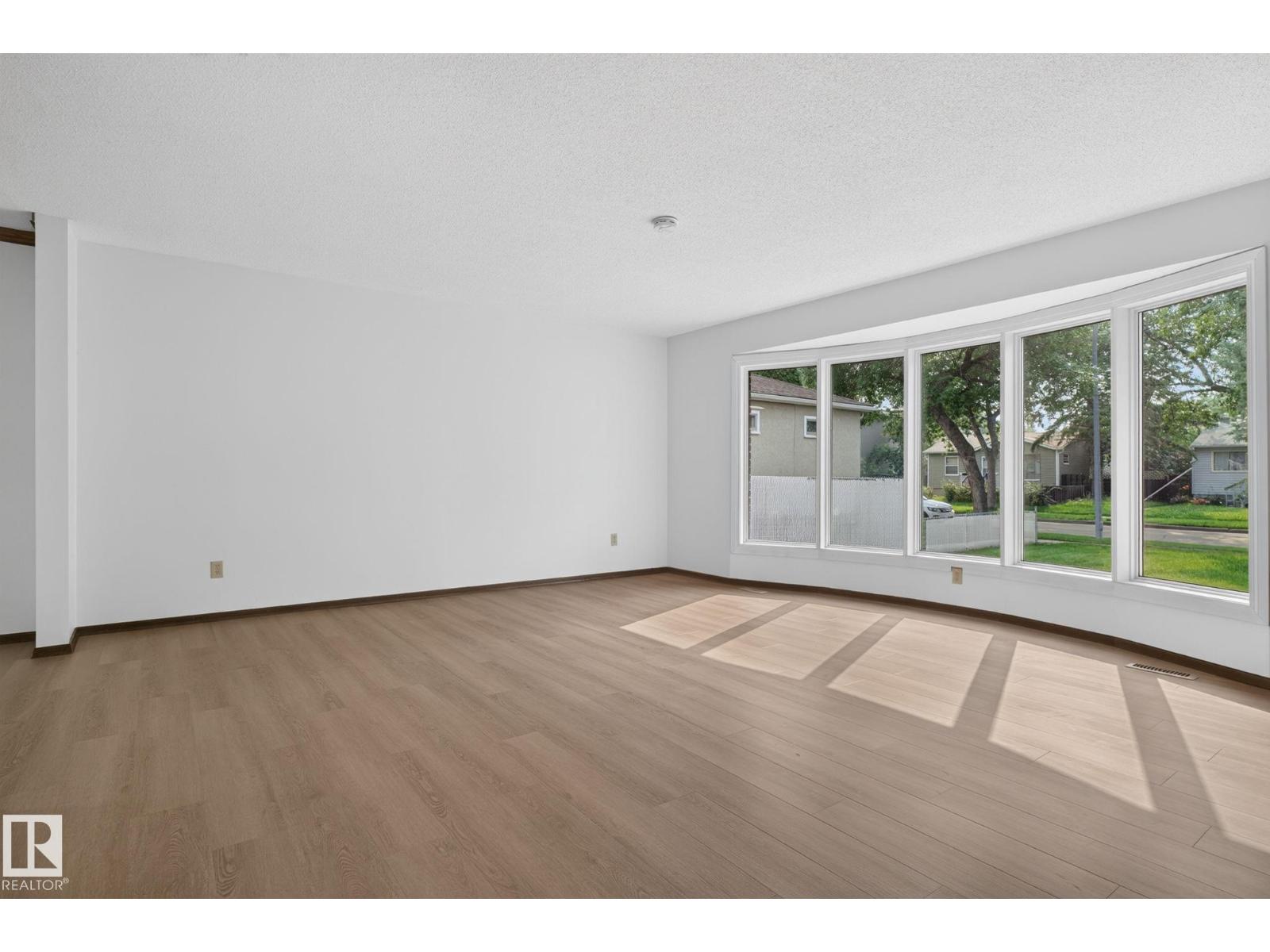 12121 42 ST NW - Image 13