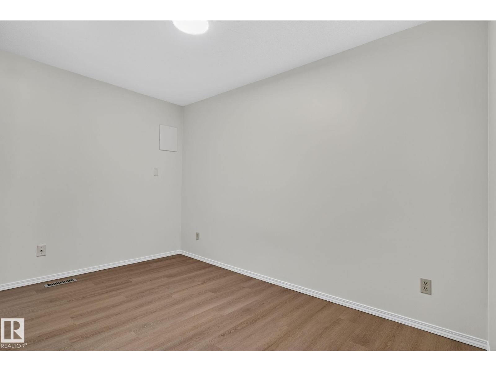 12121 42 ST NW - Image 36