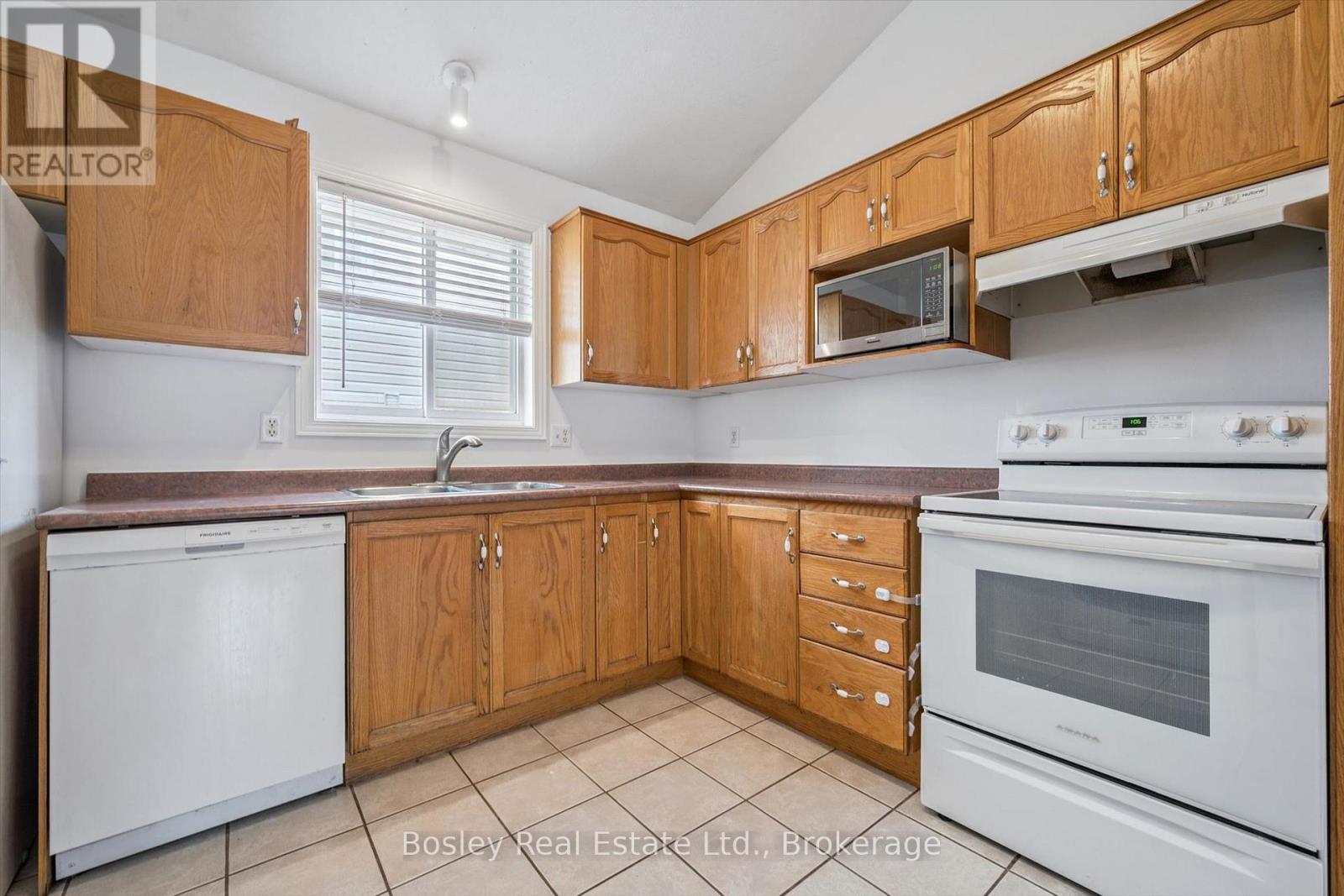 4 HAYWARD CRESCENT - 14