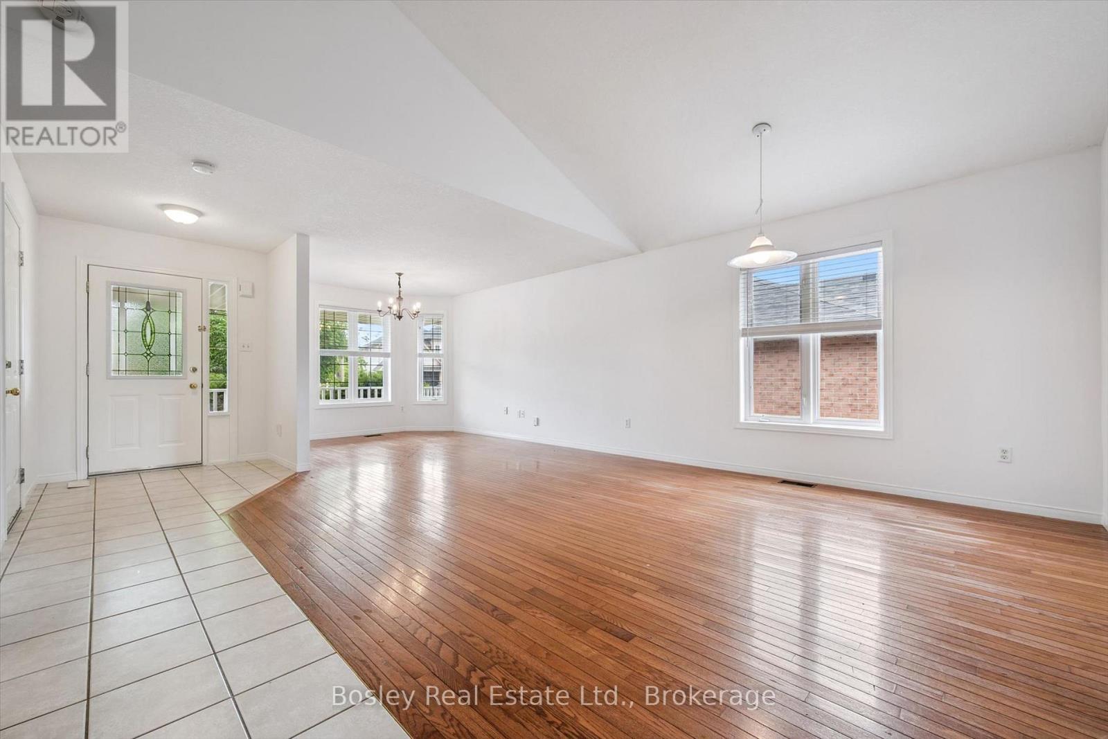 4 HAYWARD CRESCENT - 23