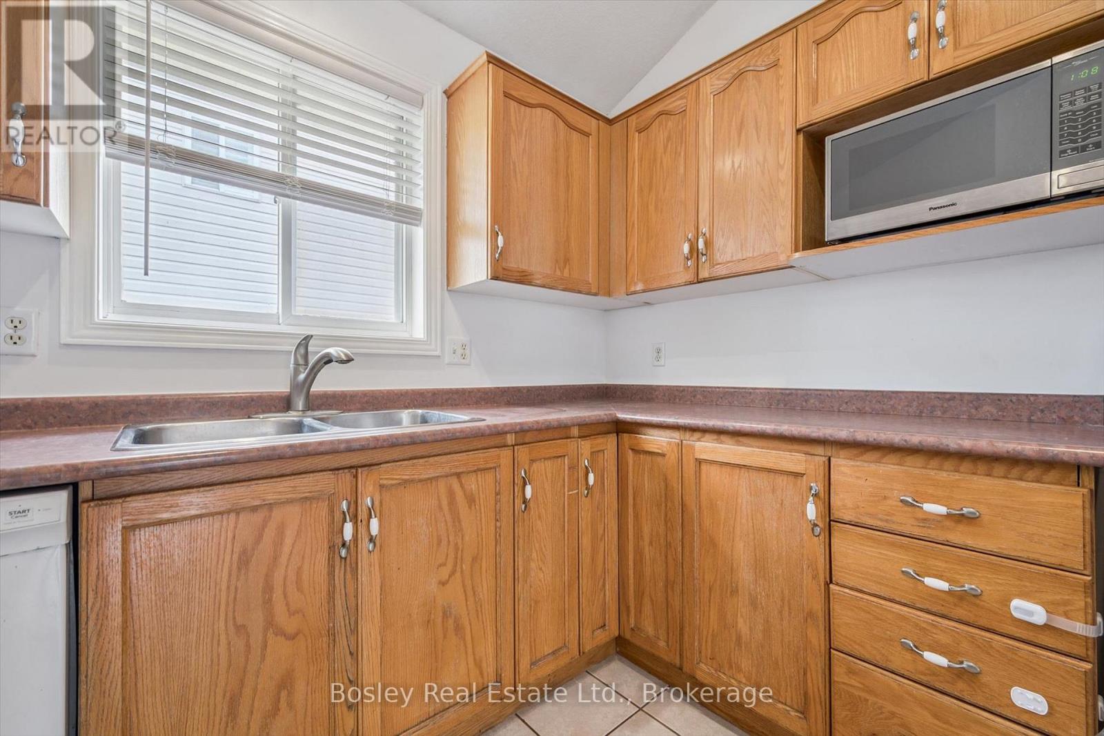 4 HAYWARD CRESCENT - 16