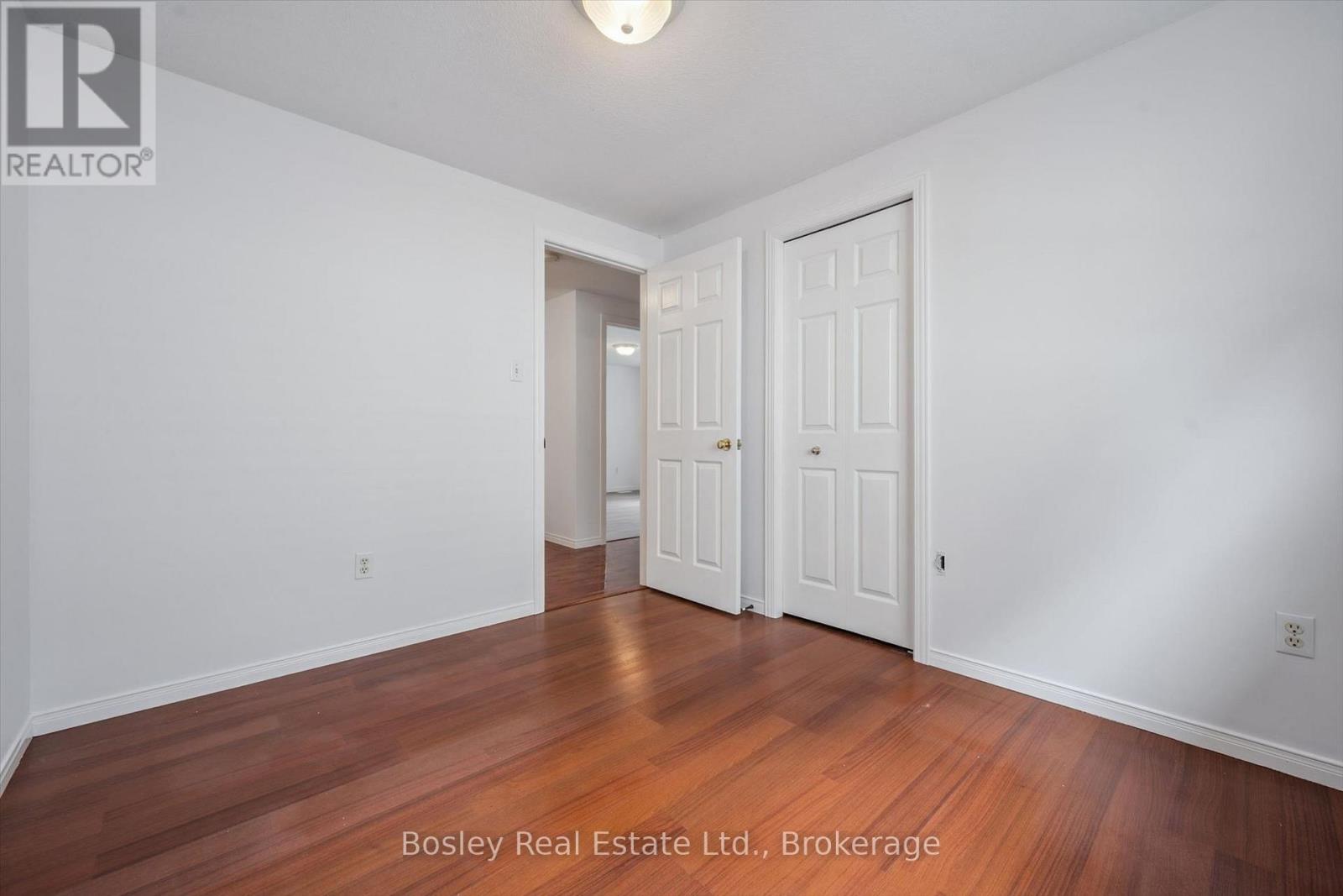 4 HAYWARD CRESCENT - 22