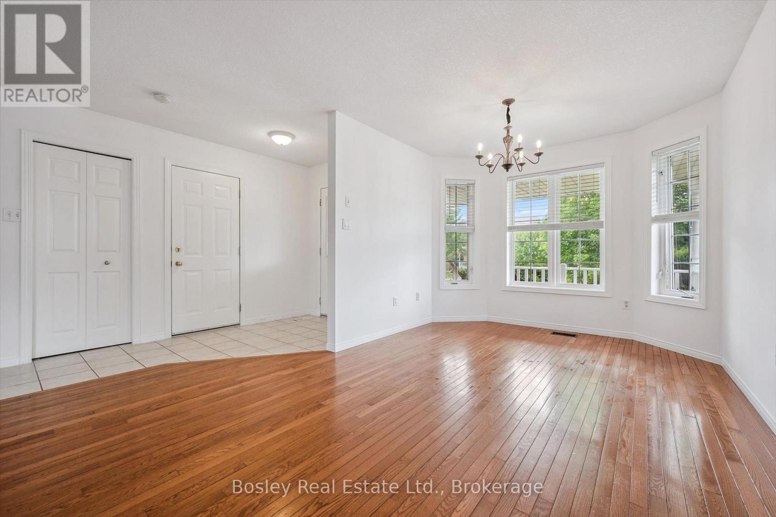4 HAYWARD CRESCENT - 8
