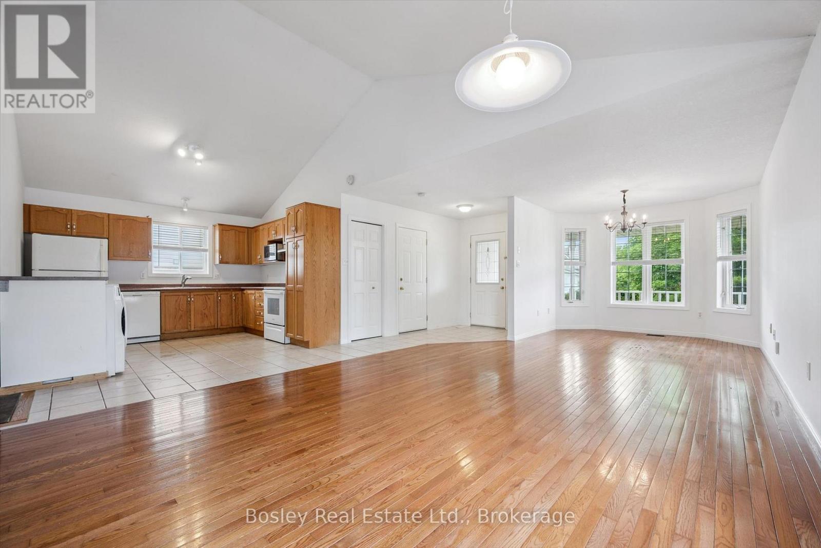 4 HAYWARD CRESCENT - 6