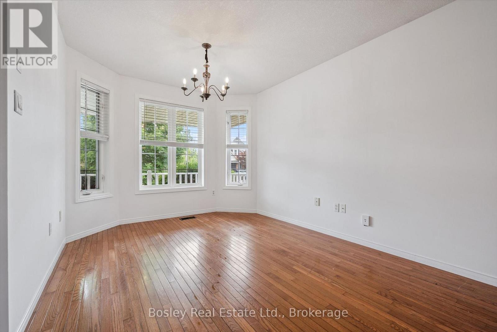 4 HAYWARD CRESCENT - 7