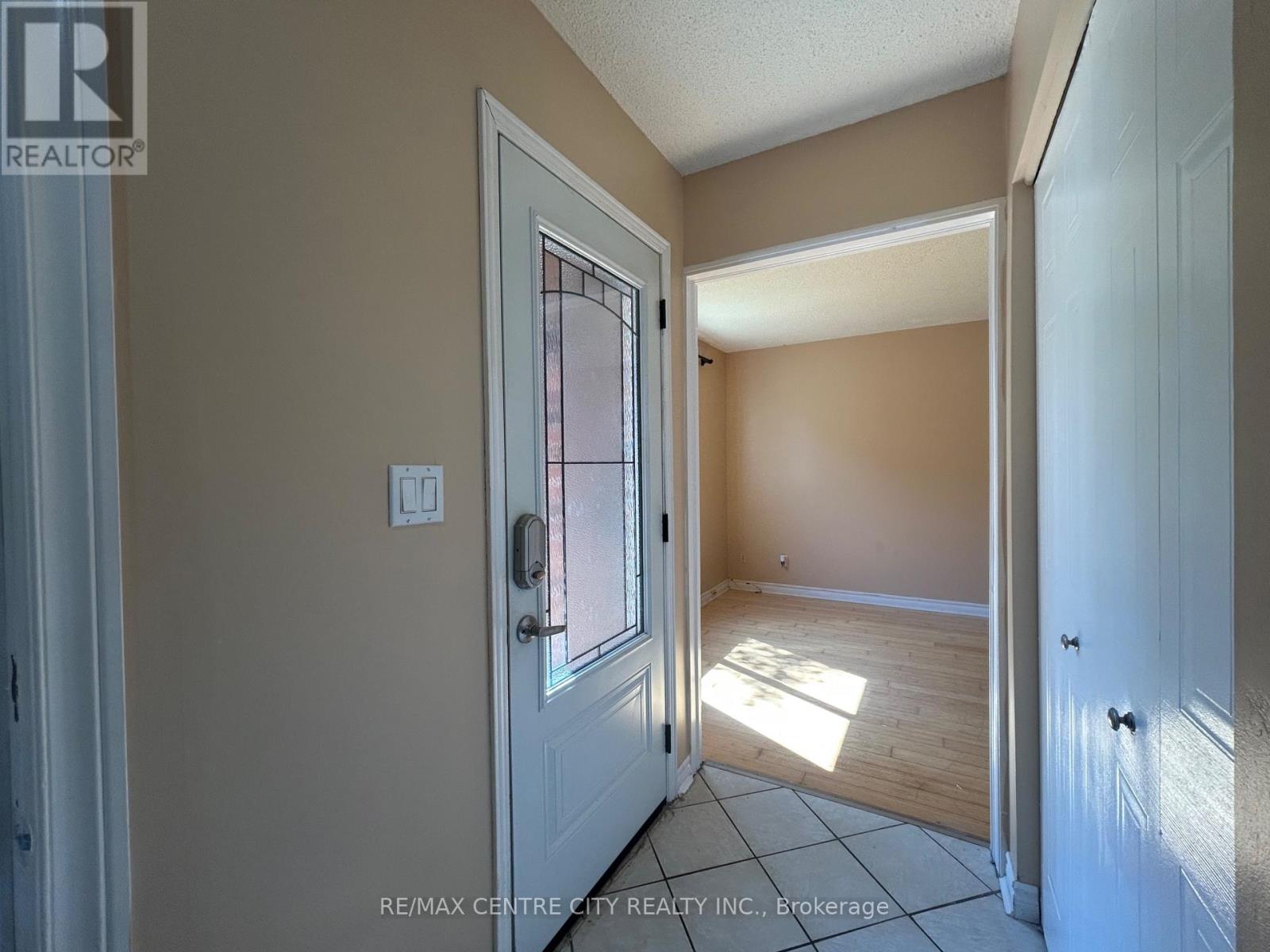 67 Walmer Gardens, London North (North K), Ontario, N6G4H5, London North (North K), Ontario — photo 4 of 5
