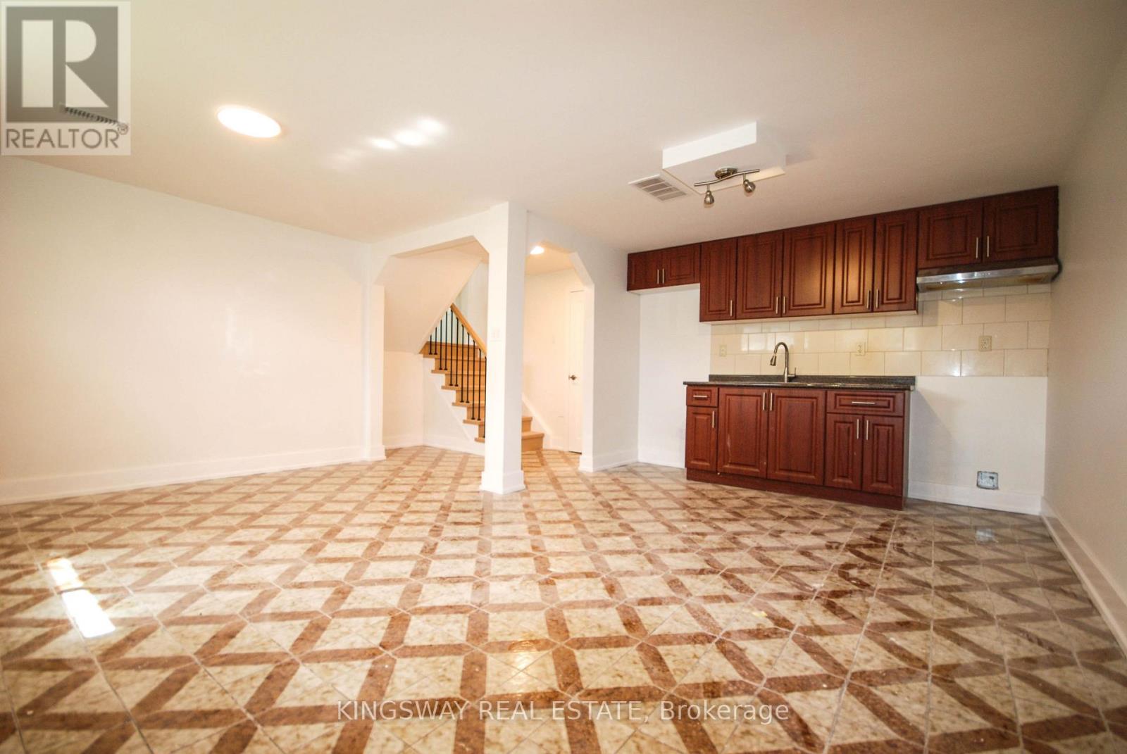 24 ARCHDEKIN DRIVE - 23