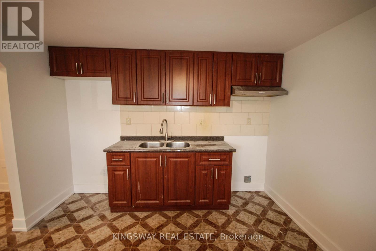 24 ARCHDEKIN DRIVE - 24