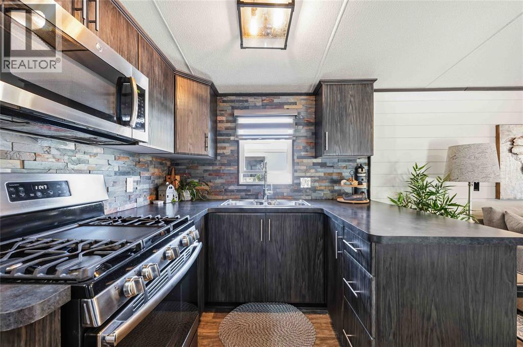 #13 2891 Old Lakeshore ROAD - 15