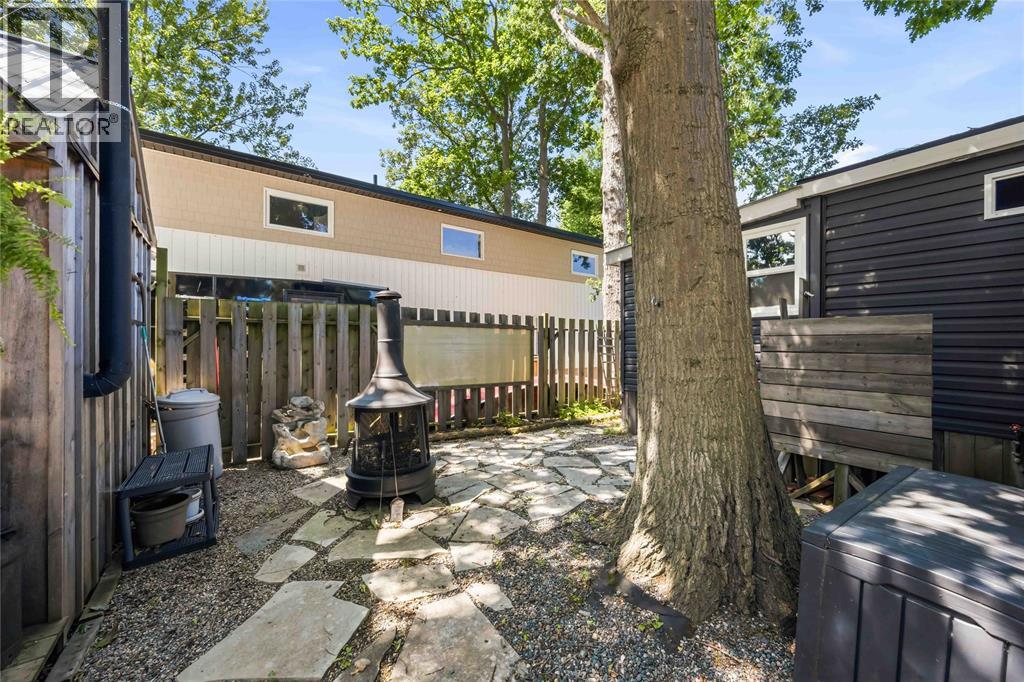 #13 2891 Old Lakeshore ROAD - 35