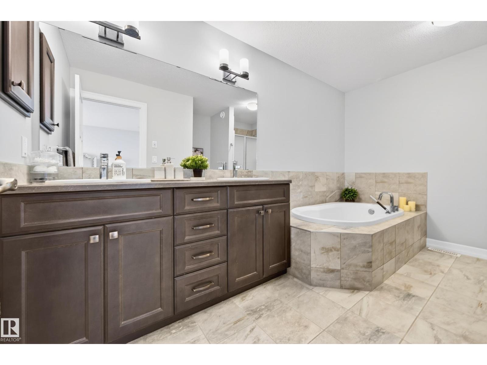 3306 HILTON CR NW - 23