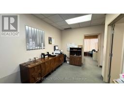 16 - 3300 Steeles Avenue W, Vaughan, ON L4K2Y4 Photo 6