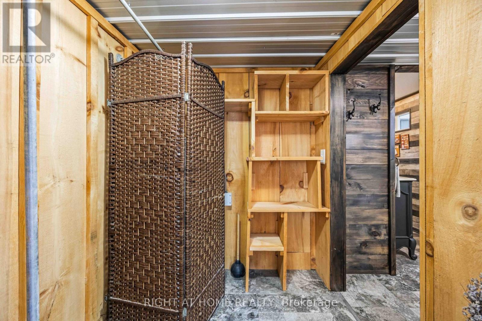 2891 OLD LAKESHORE ROAD - 20