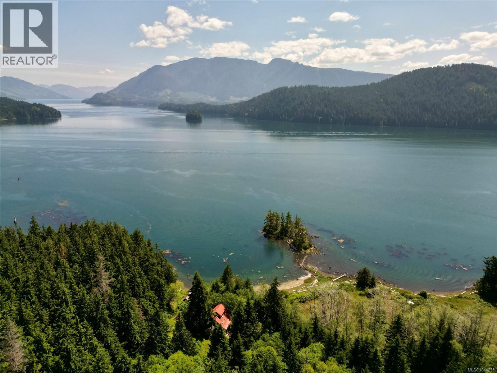 245 Quatsino Rd - 12