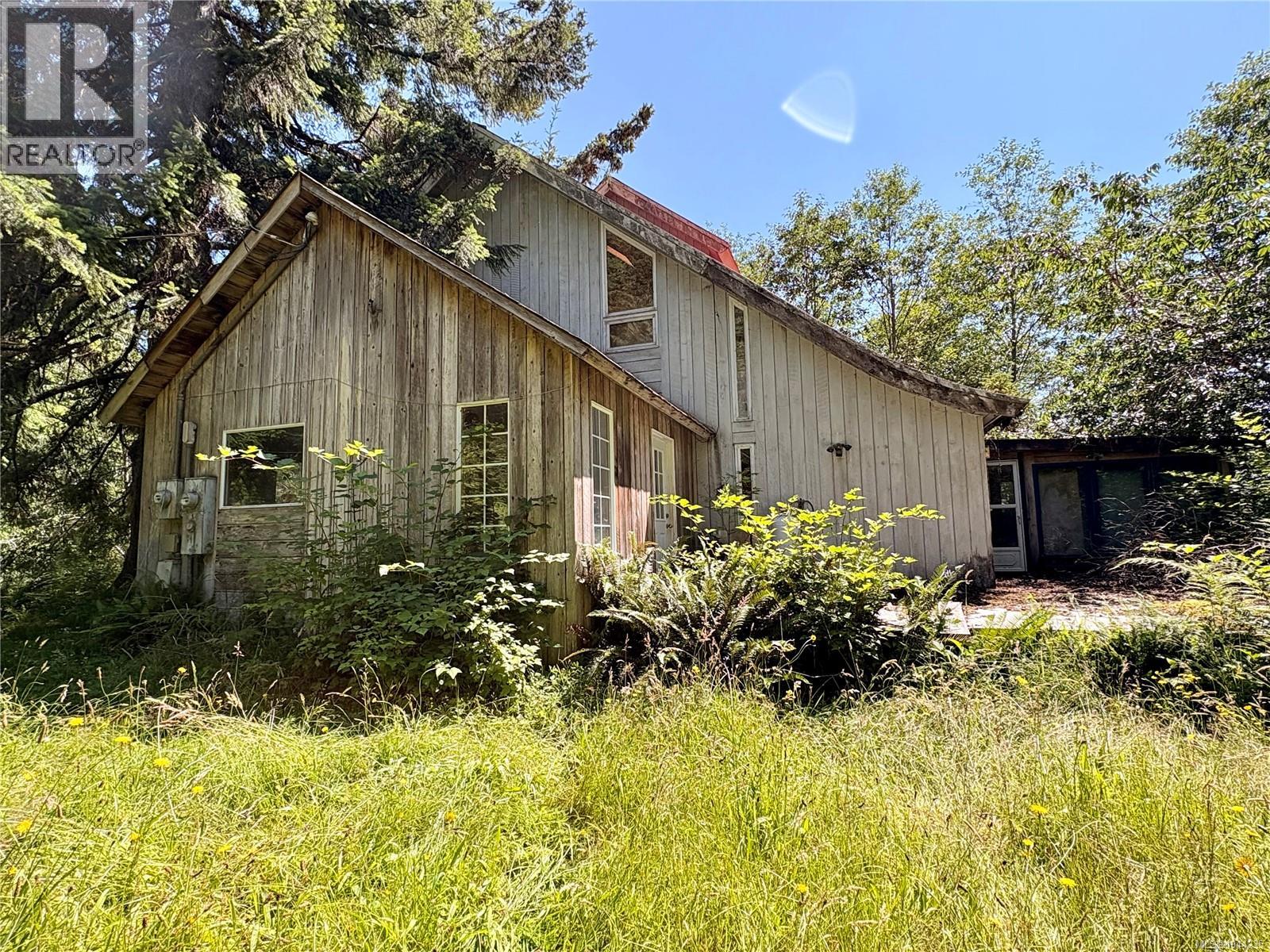 245 Quatsino Rd - 13
