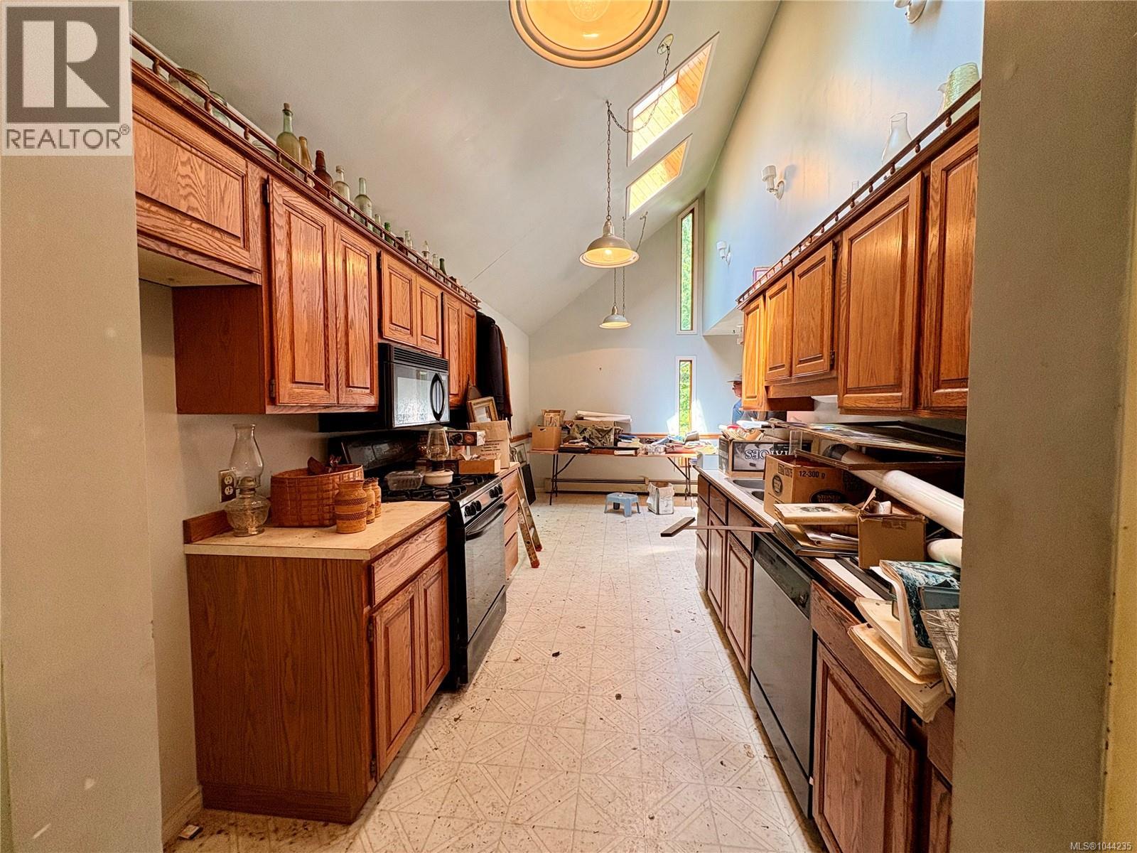 245 Quatsino Rd - 19