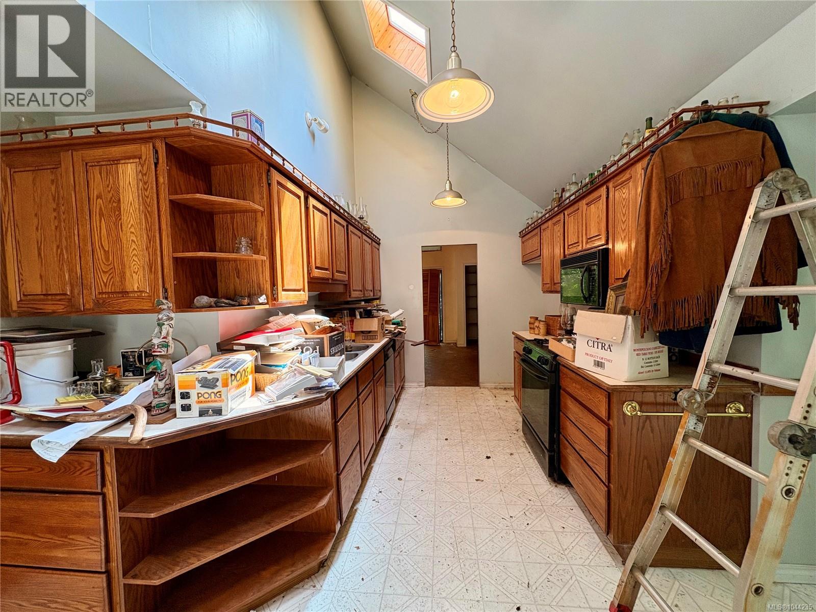 245 Quatsino Rd - 20