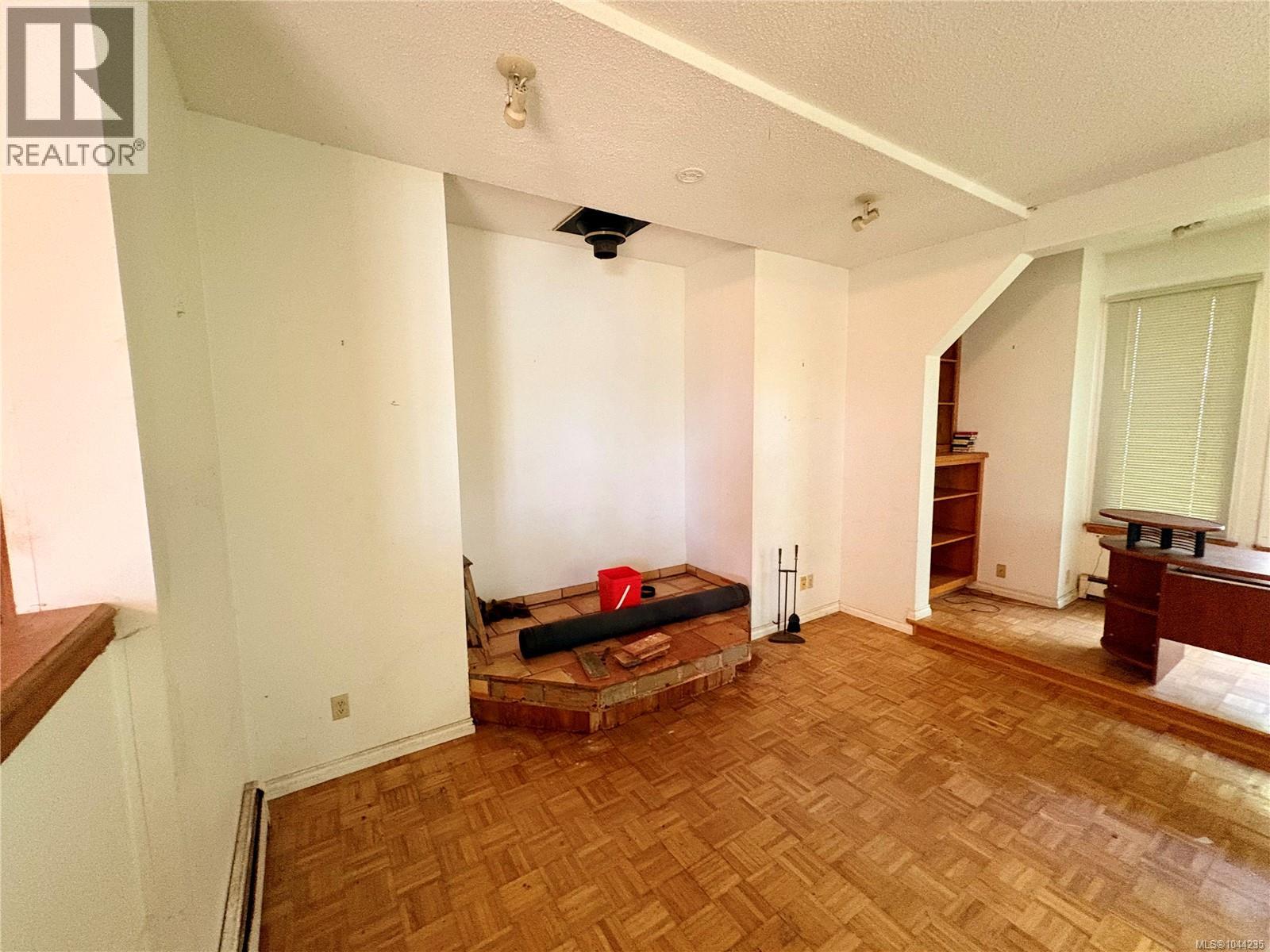 245 Quatsino Rd - 24