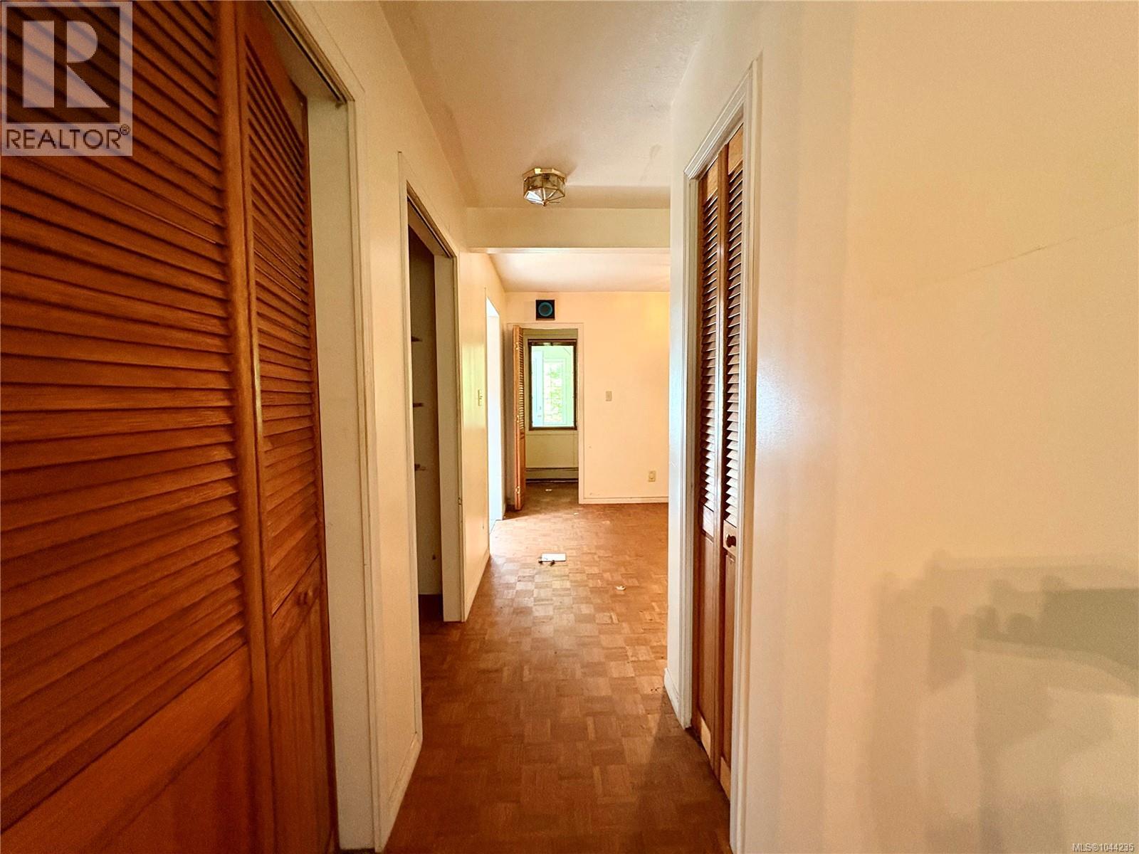 245 Quatsino Rd - 25