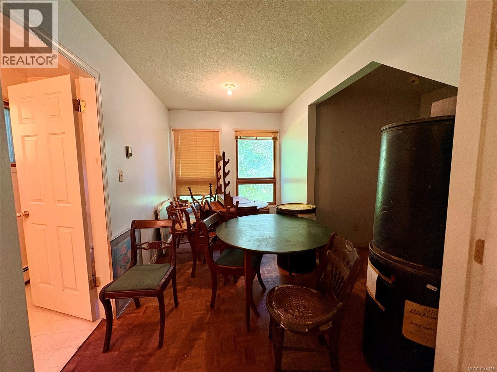 245 Quatsino Rd - 26