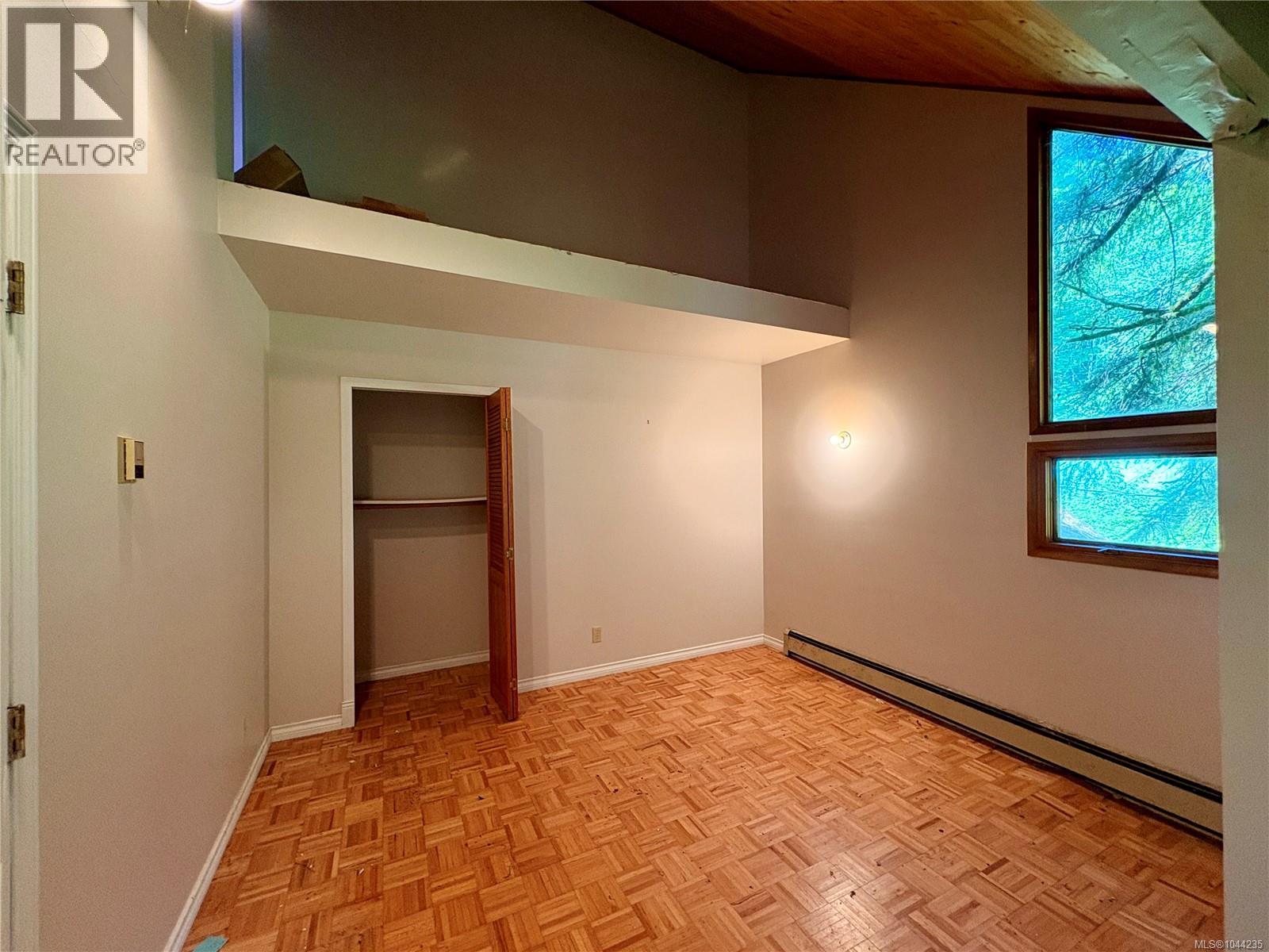 245 Quatsino Rd - 30