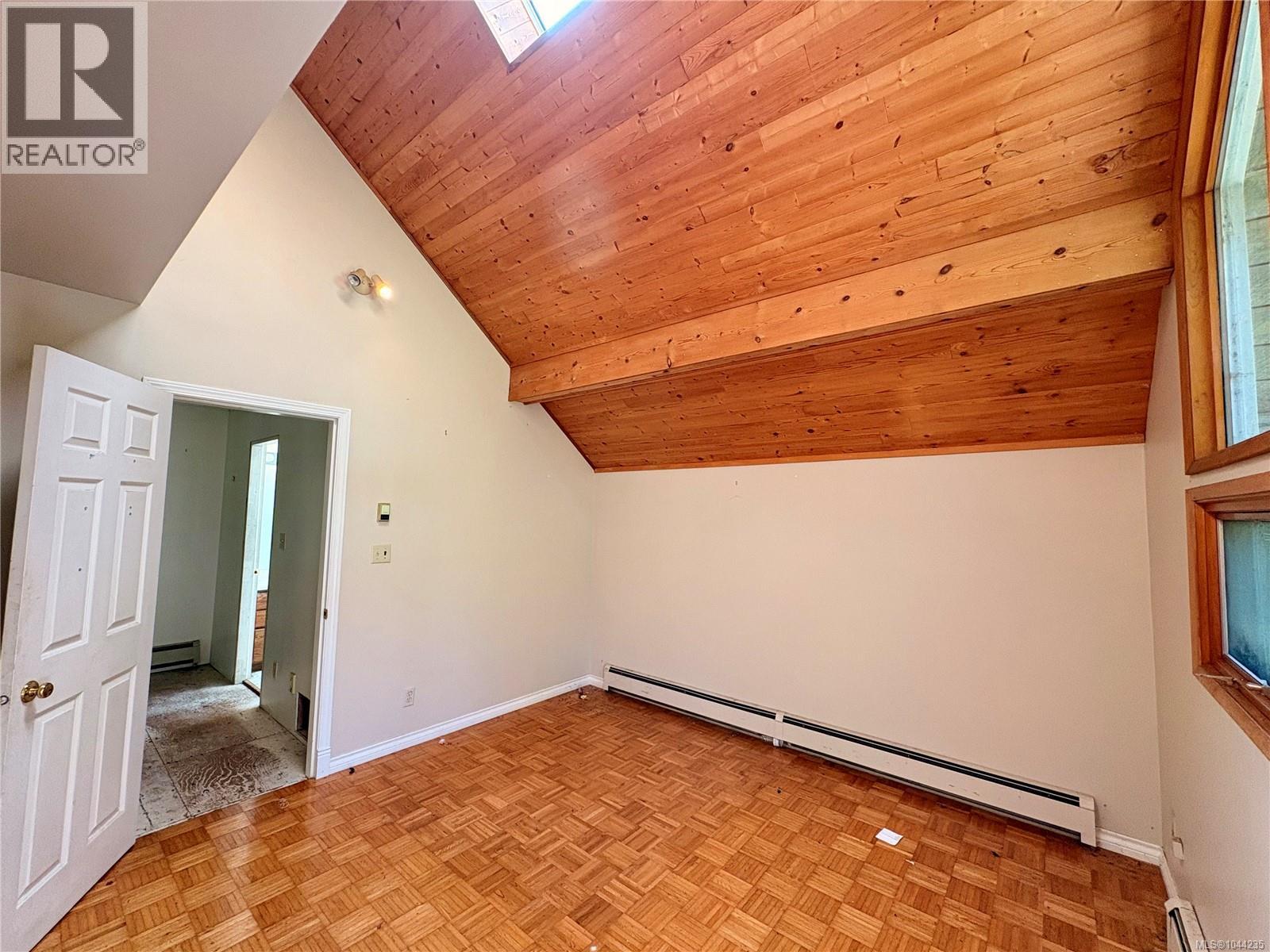 245 Quatsino Rd - 38