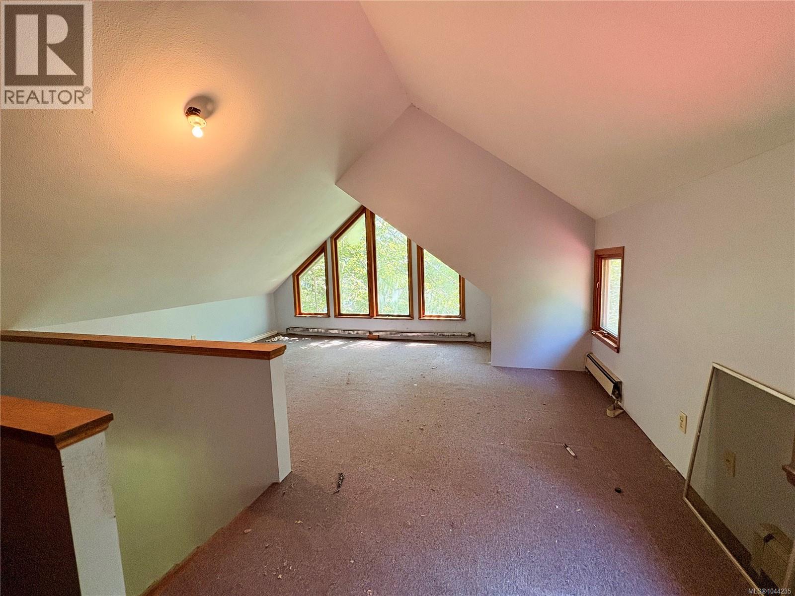 245 Quatsino Rd - 41