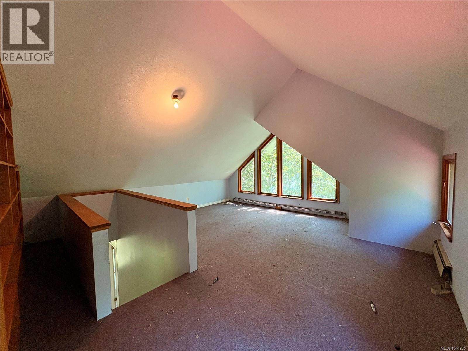 245 Quatsino Rd - 42
