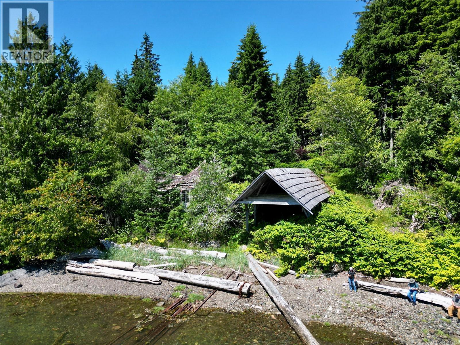 245 Quatsino Rd - 5