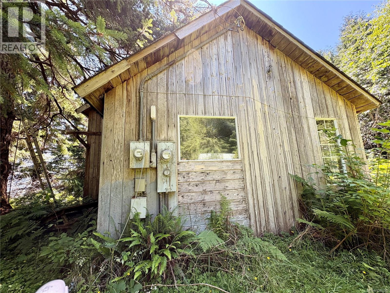 245 Quatsino Rd - 50