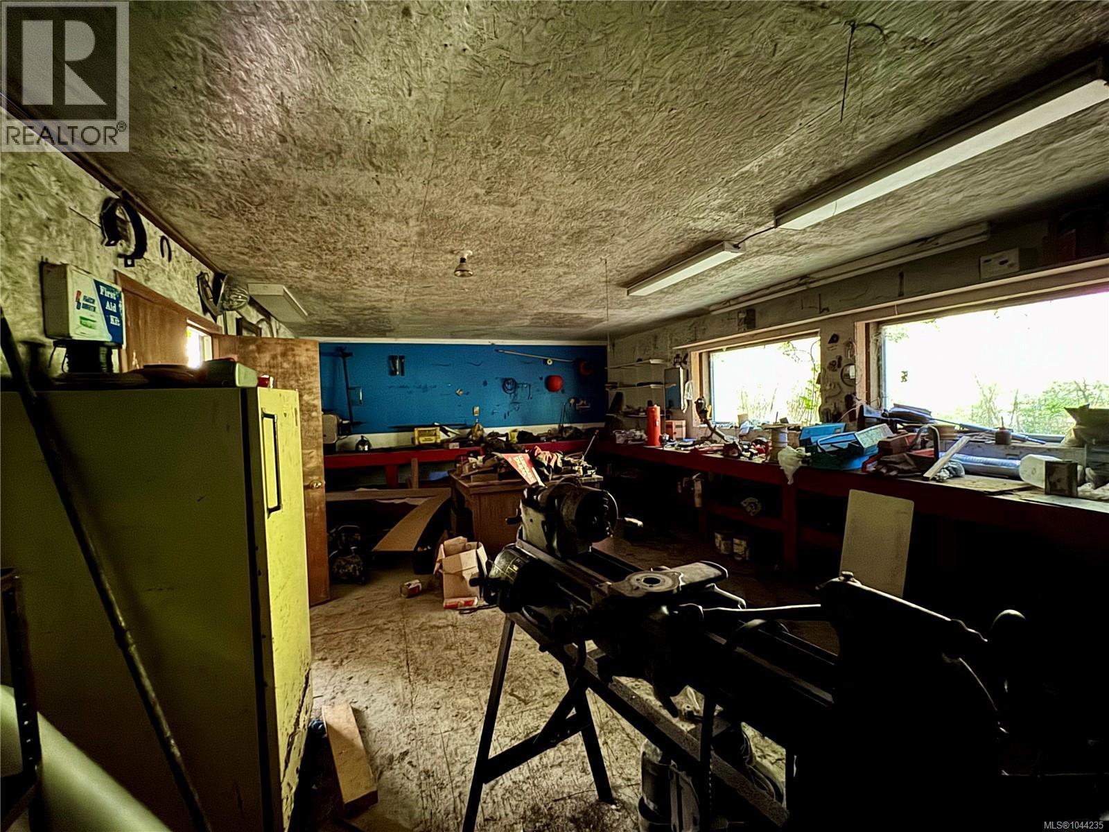 245 Quatsino Rd - 53