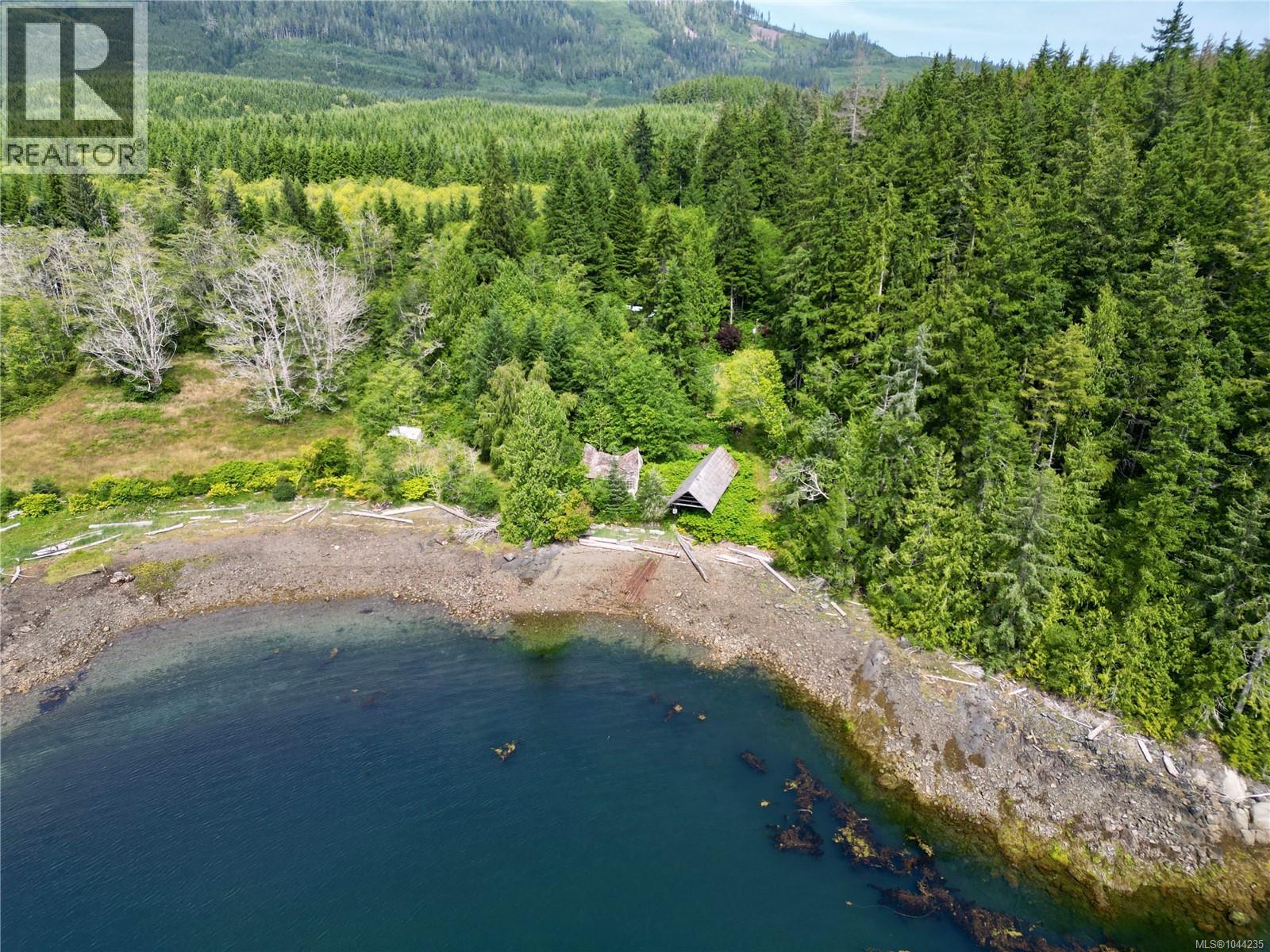 245 Quatsino Rd - 6