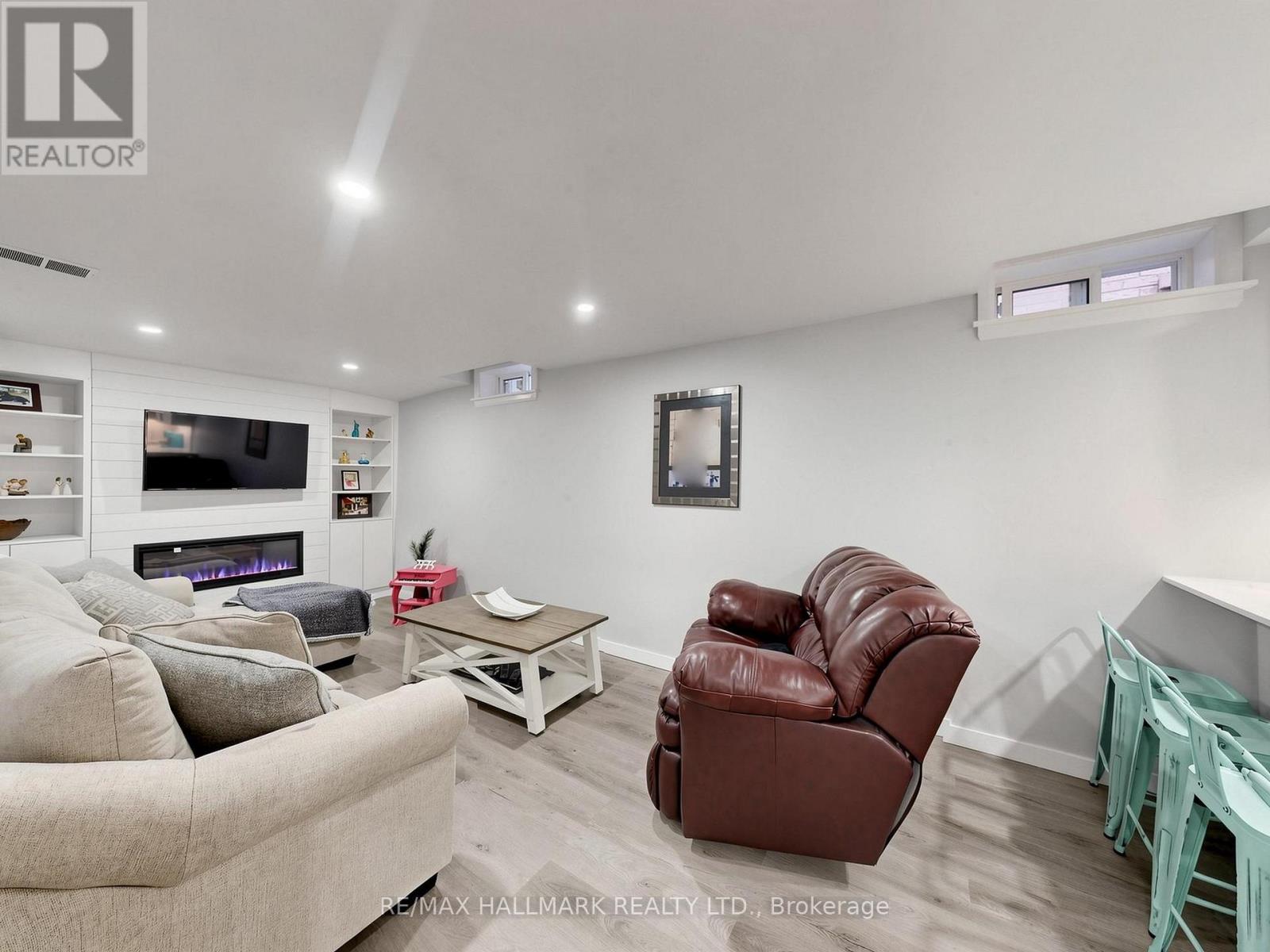 58 MARCHWOOD CRESCENT - 35