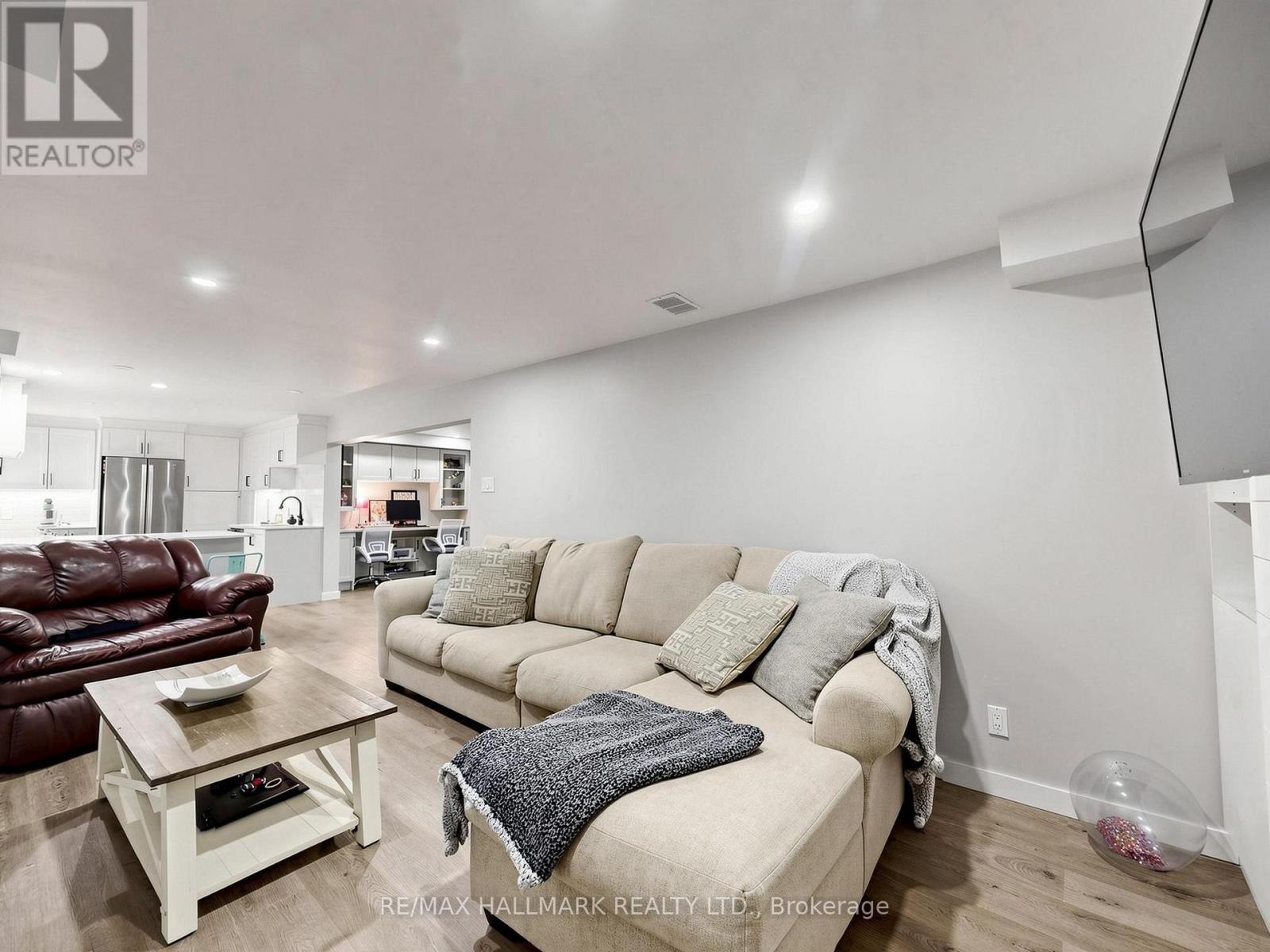 58 MARCHWOOD CRESCENT - 36